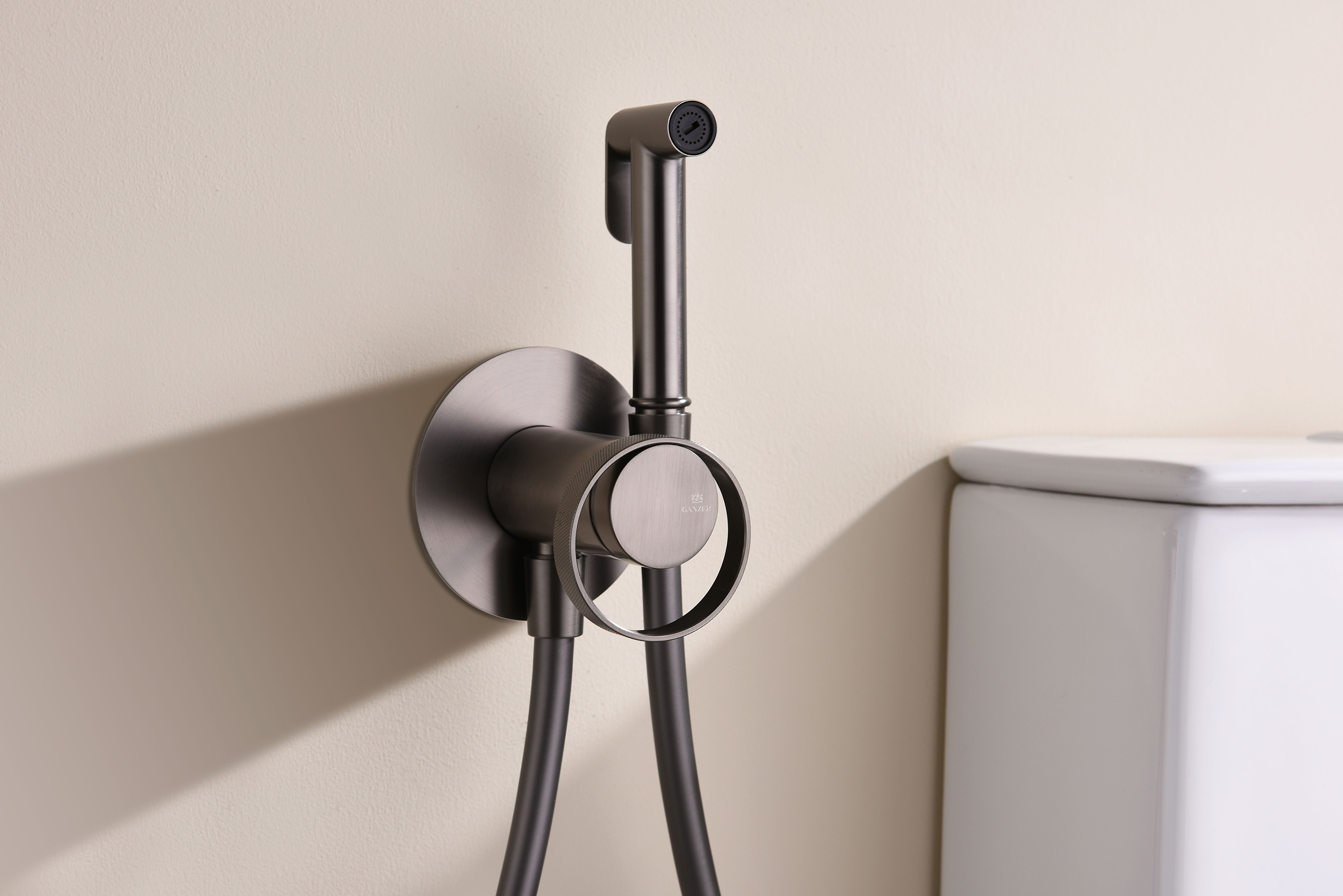 19157-Q Смеситель встраиваемый с ГИГ. душем (ГРАФИТ) GANZER (10/1шт)