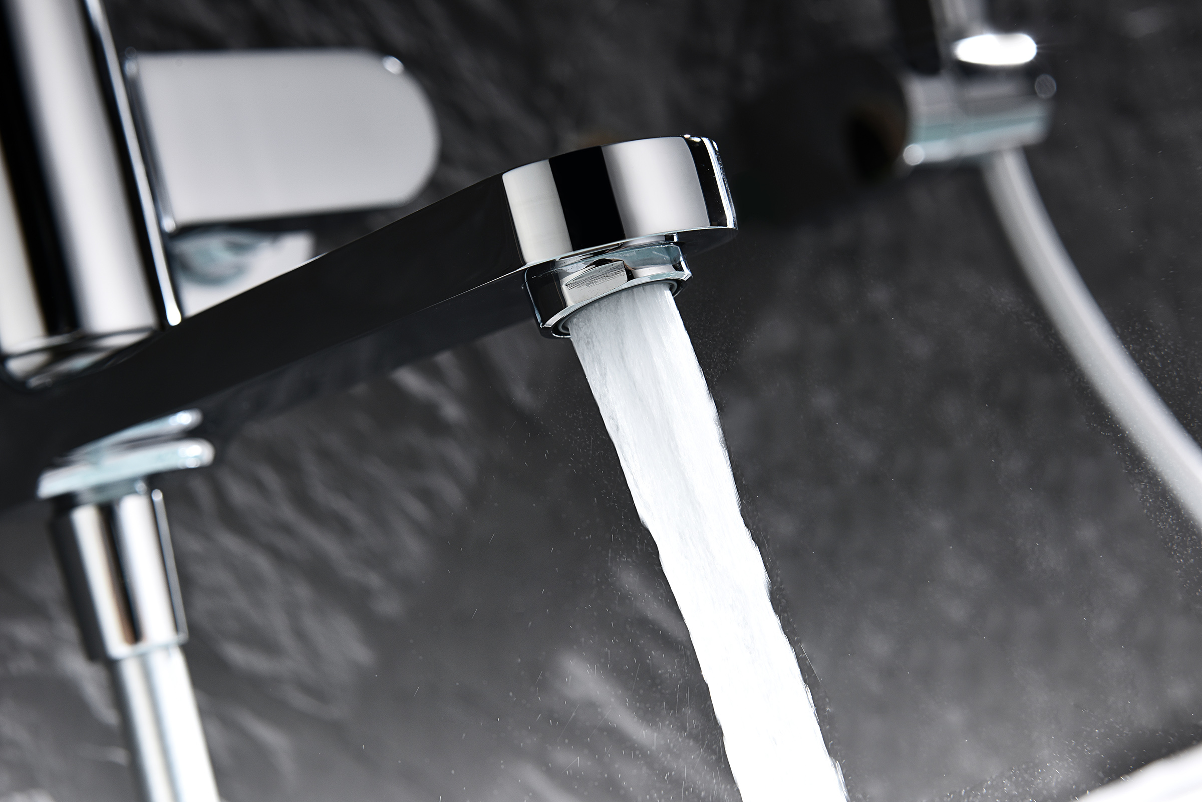 06132 Смеситель од. для ванны кор. (ХРОМ)  GANZER  (8/1шт)