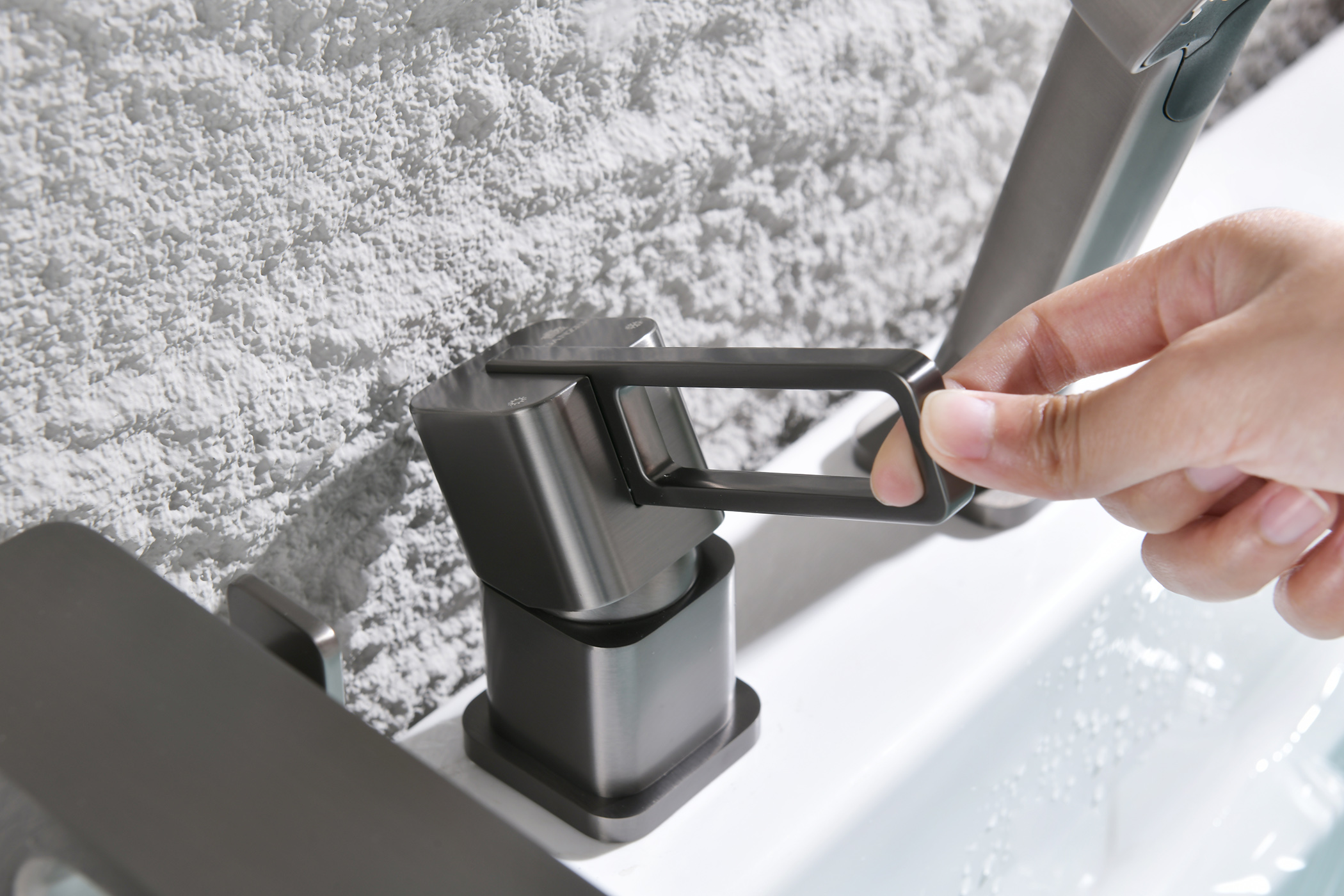 12133-Q Смеситель на борт ванны (3-отв,ГРАФИТ)  GANZER (10/1шт)