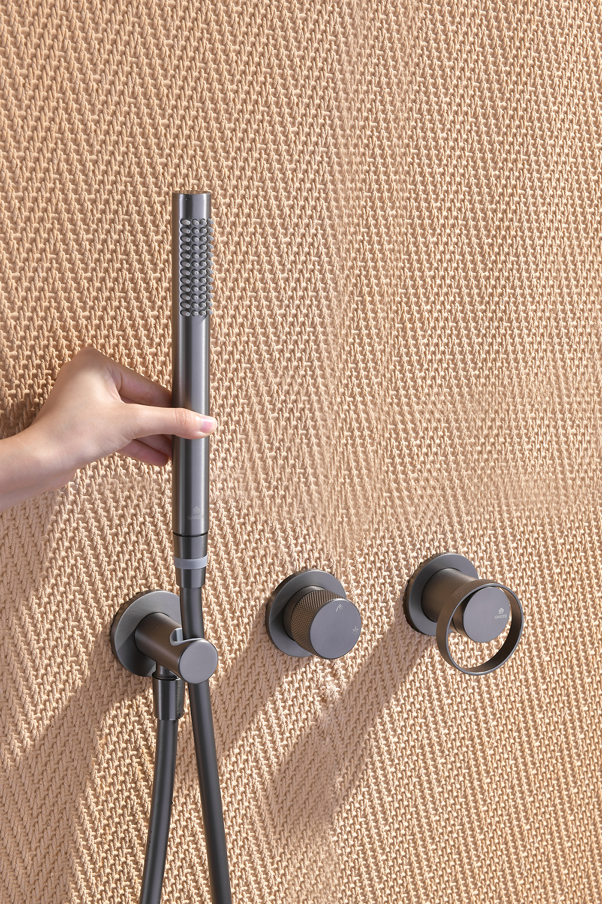 19164-Q Встроенный смес для душа с 2-функ. (ГРАФИТ) GANZER  (6/1шт)