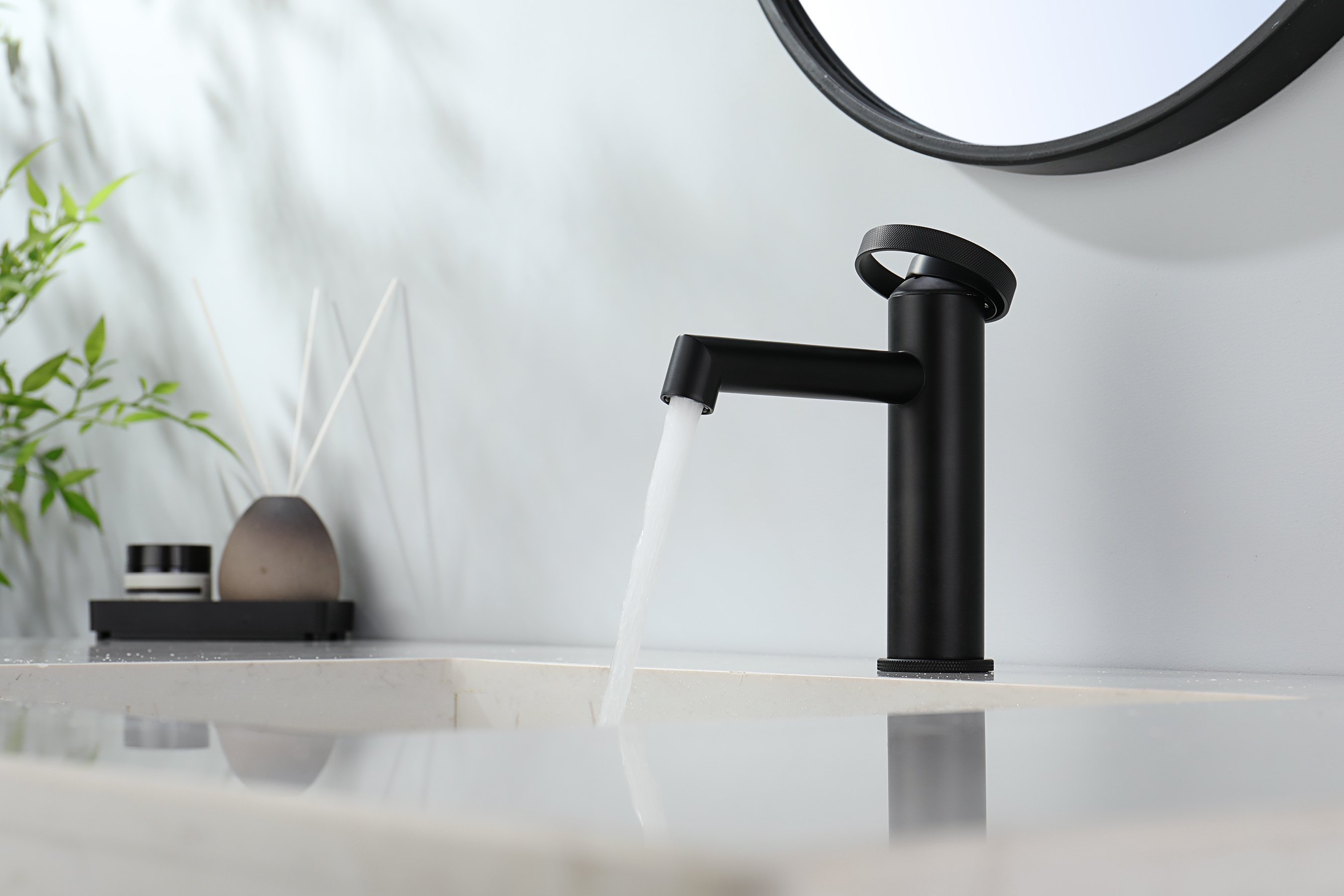 19111-C Смеситель од. для раковины (ЧЕРНЫЙ) GANZER (10/1шт)