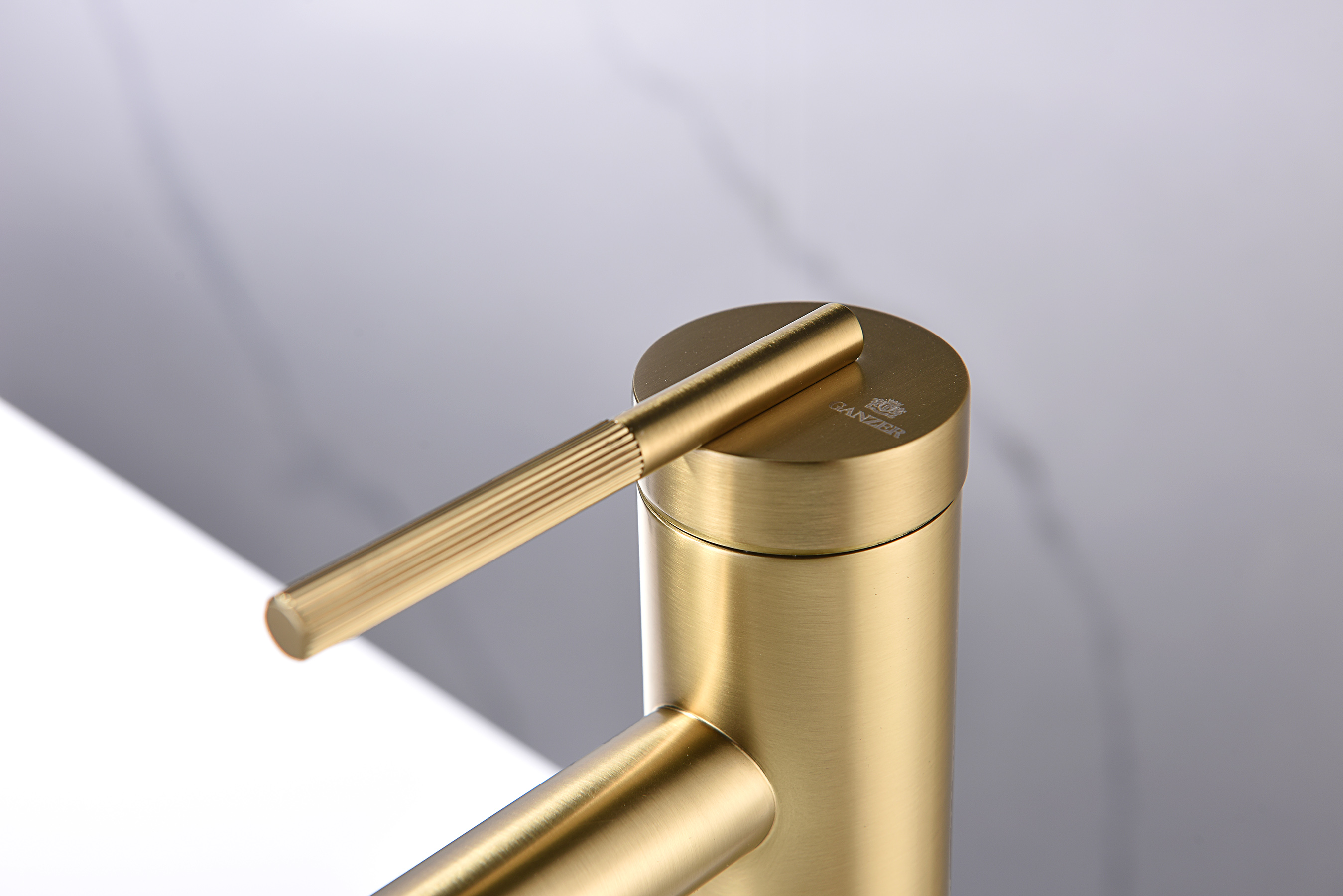 19112-S Смеситель од. для раковины-чаши (Мат. Золото) GANZER (10/1шт)