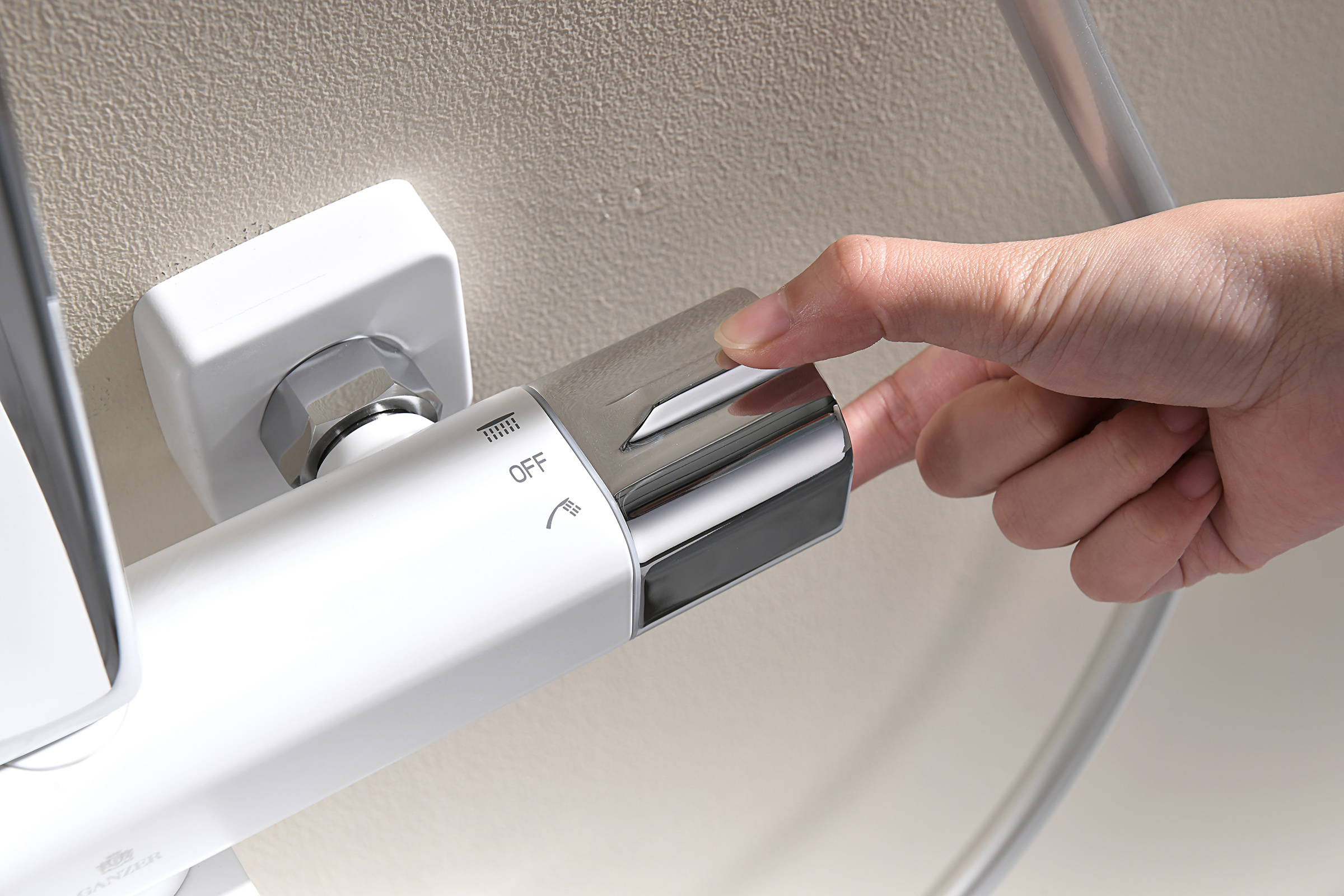 12071-F Душевая система с термостатом (БЕЛЫЙ) GANZER (5/1шт)