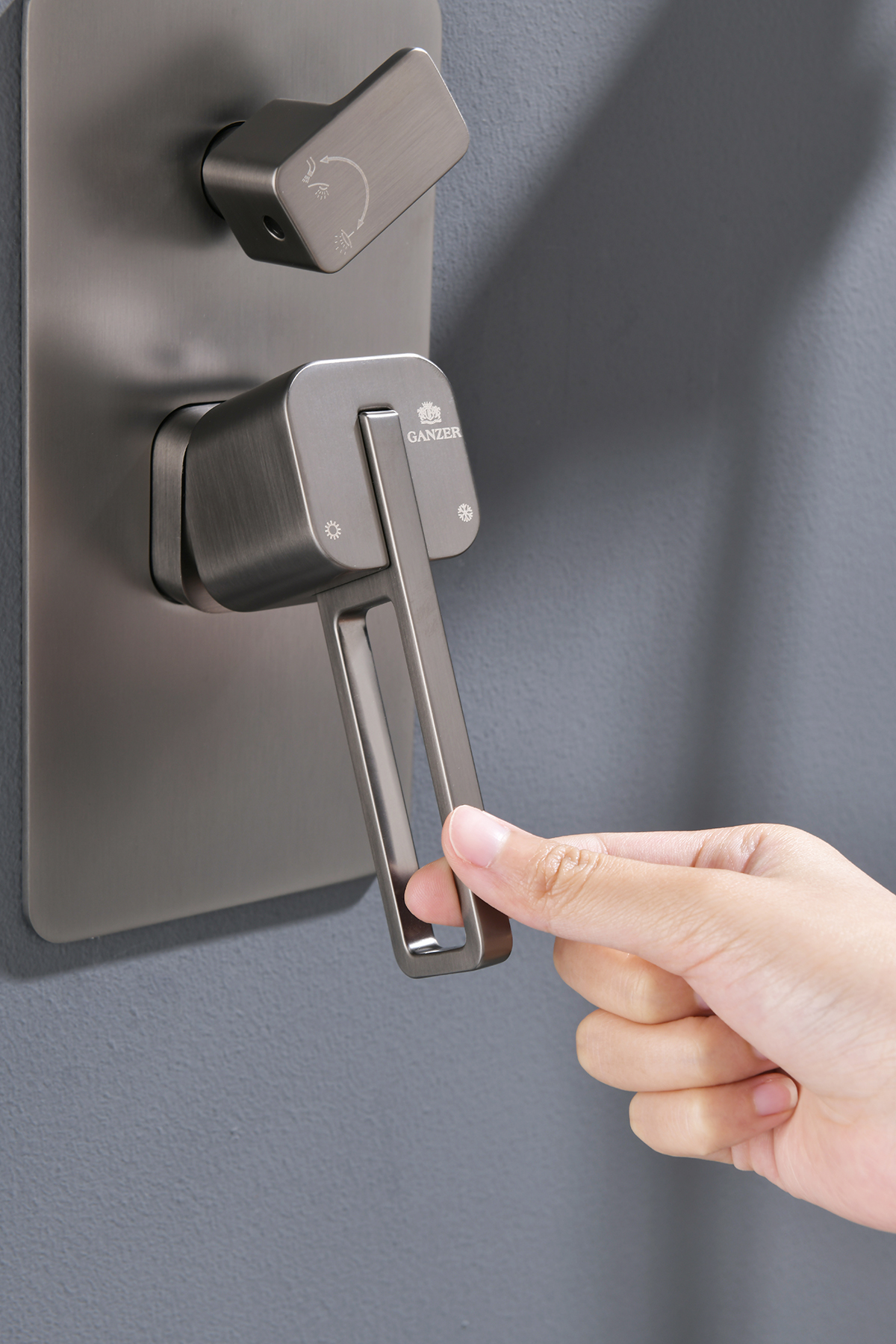 12165-Q Смеситель встраиваемый для душа с 3-функ. (ГРАФИТ) GANZER (6/1шт)