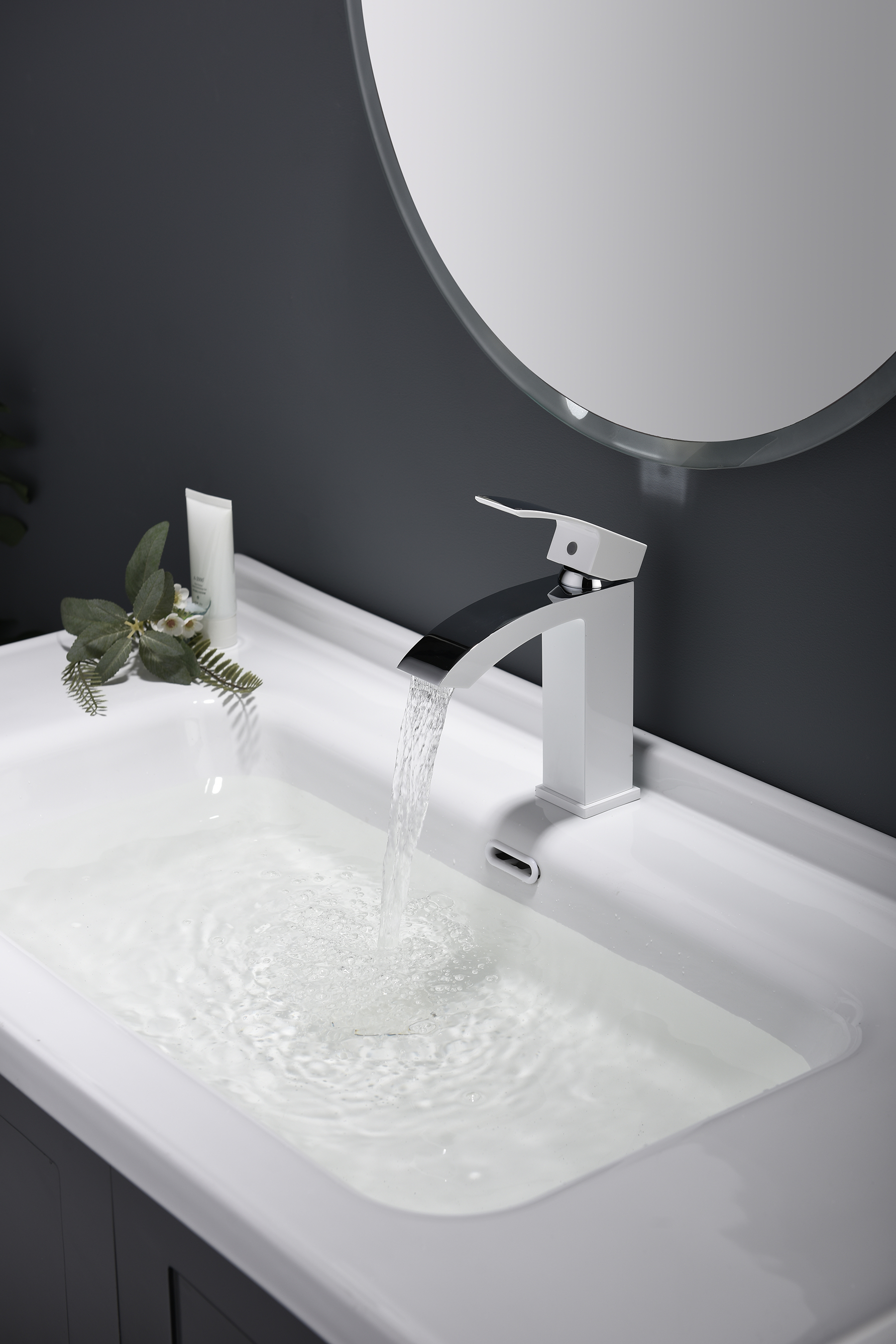 44111-F Смеситель од. для раковины (БЕЛЫЙ) GANZER (10/1шт)