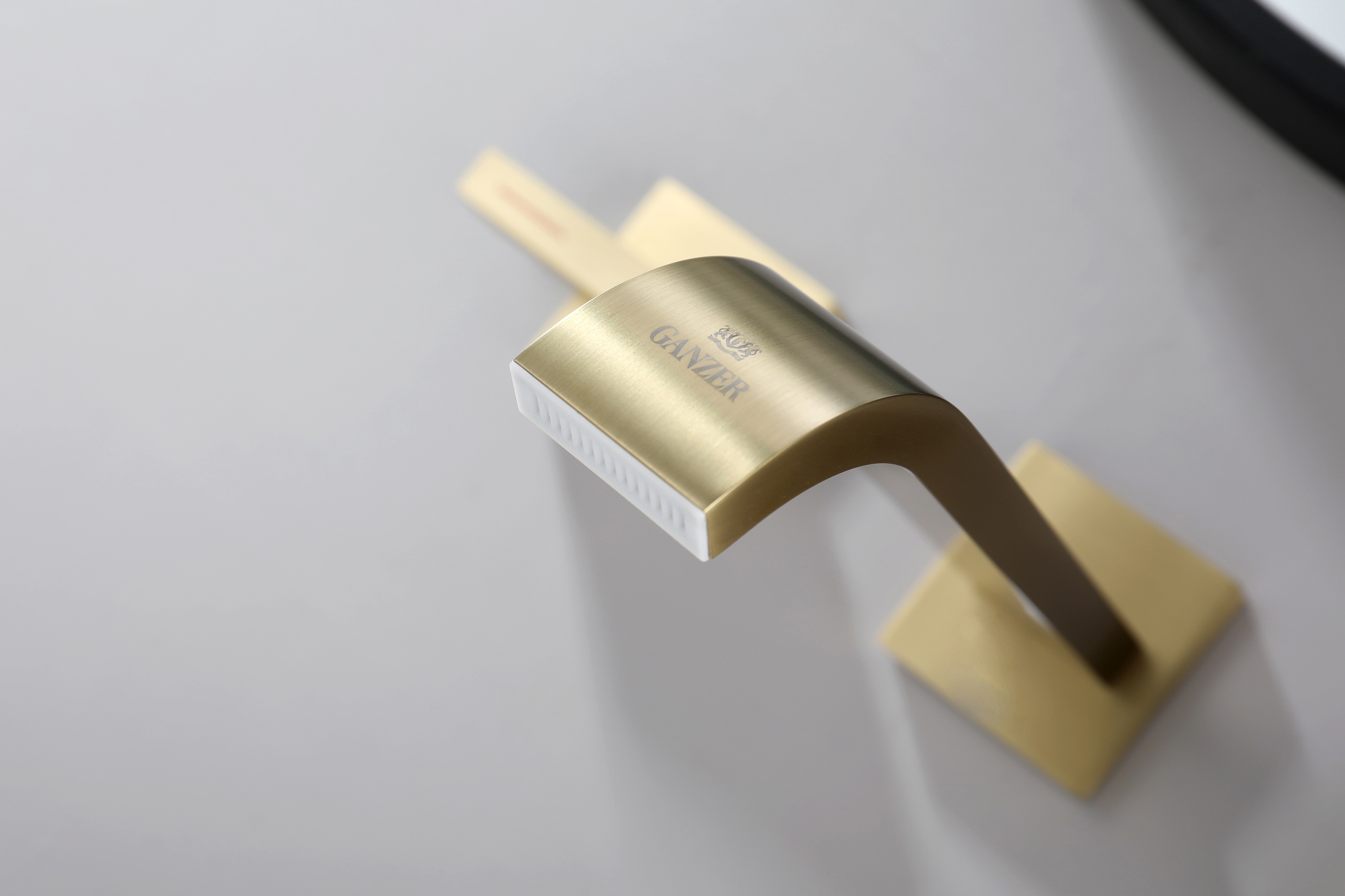 01144-S Смеситель встраиваемый для раковины (Мат. Золото) GANZER (8/1шт)