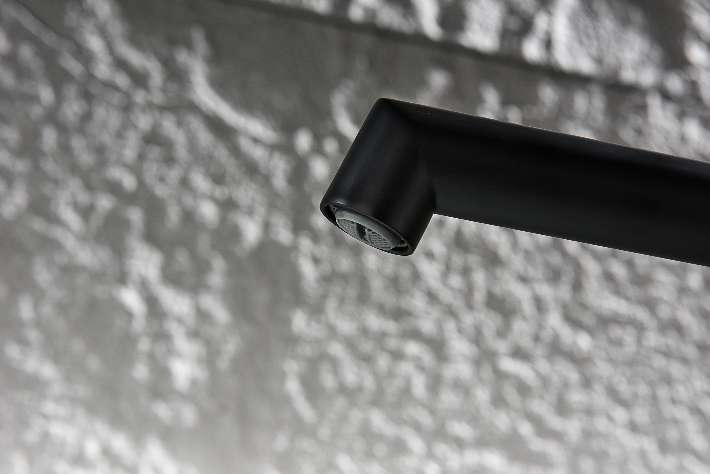 19181-C Смеситель напольный для ванны (ЧЕРНЫЙ) GANZER  (5/1шт)