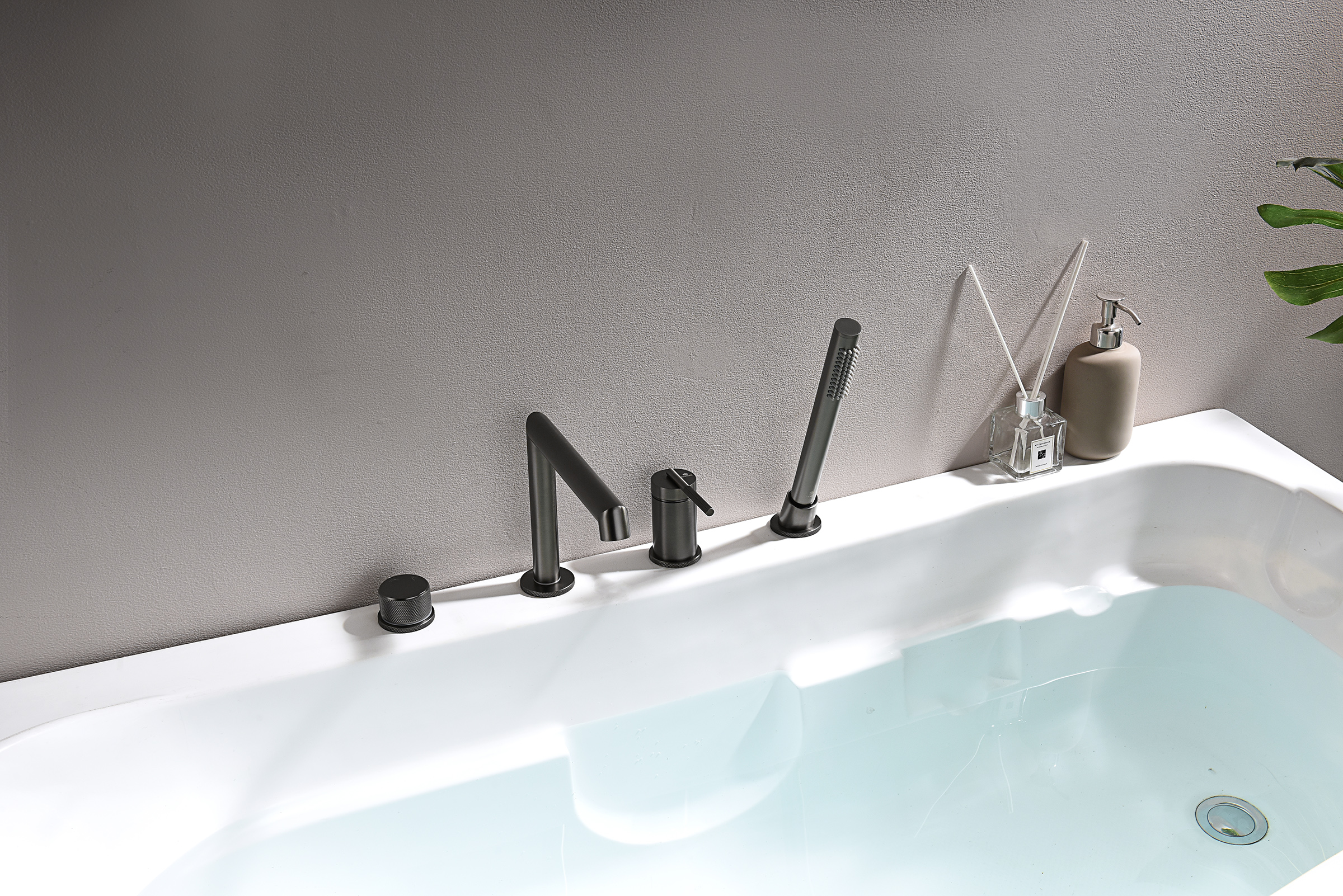 19133-Q Смеситель на борт ванны (4-отв,ГРАФИТ)  GANZER (6/1шт)