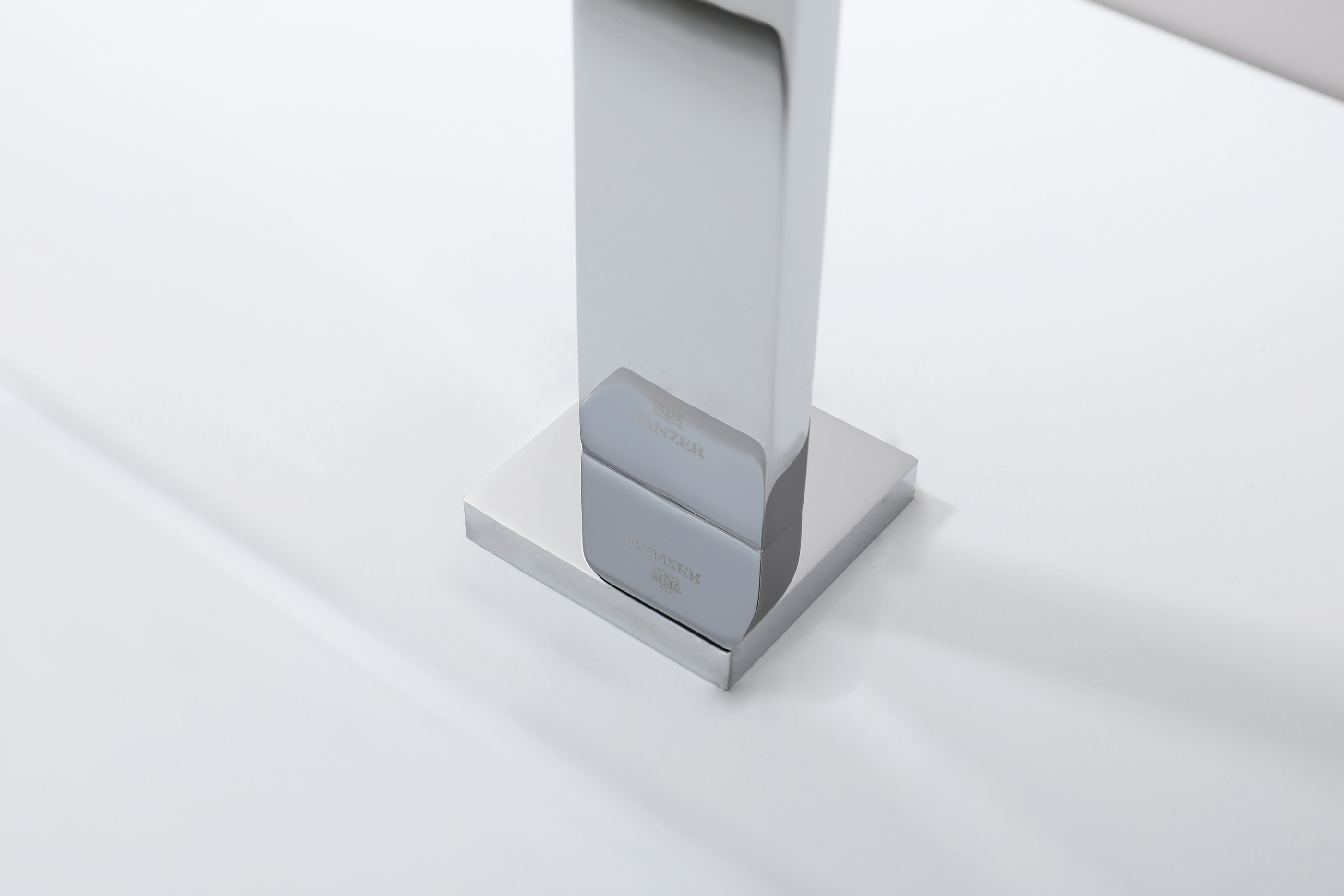 01112 Смеситель на борт раковины (2-отв,ХРОМ)  GANZER (10/1шт)