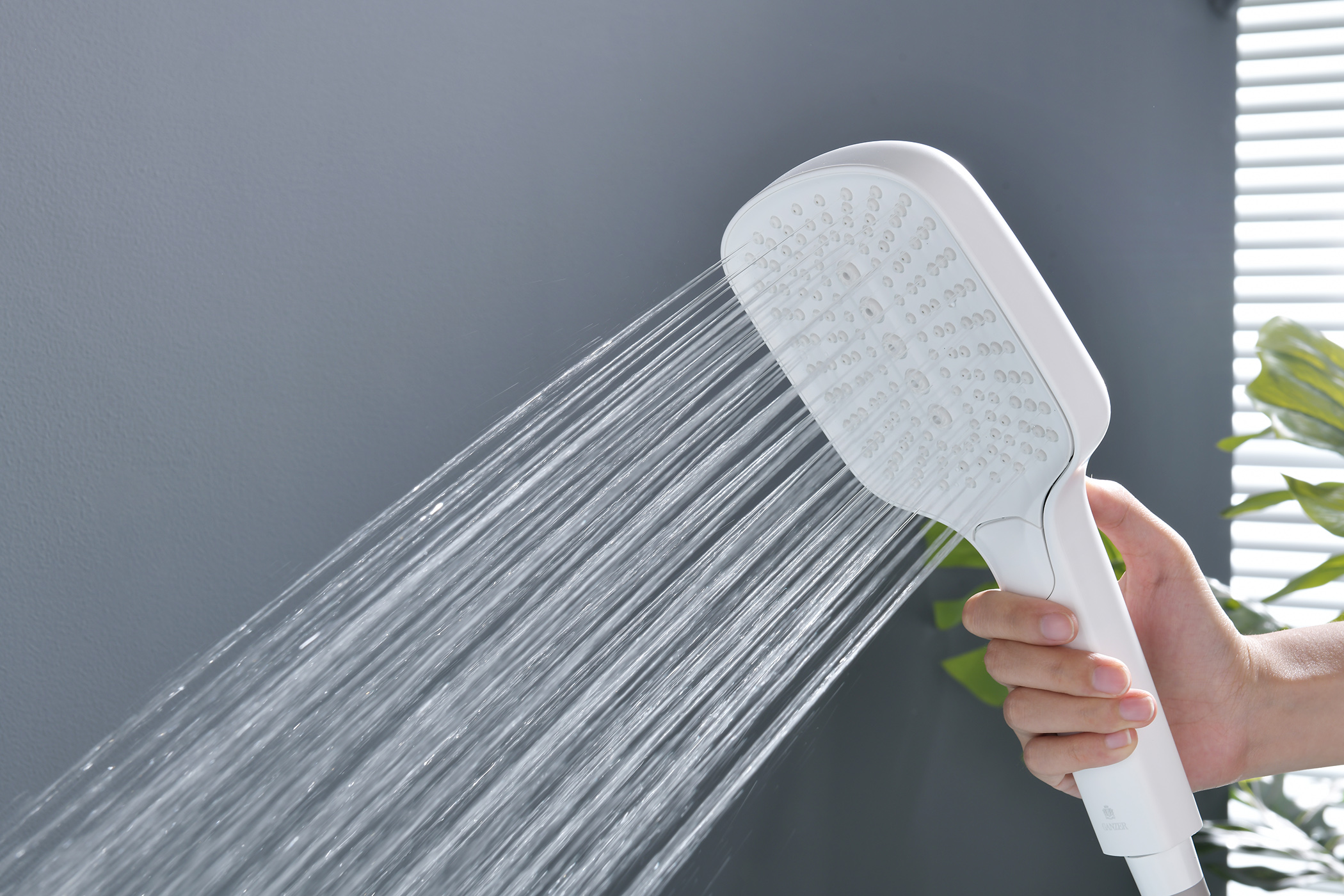 12133-F Смеситель на борт ванны (3-отв,БЕЛЫЙ)  GANZER (10/1шт)