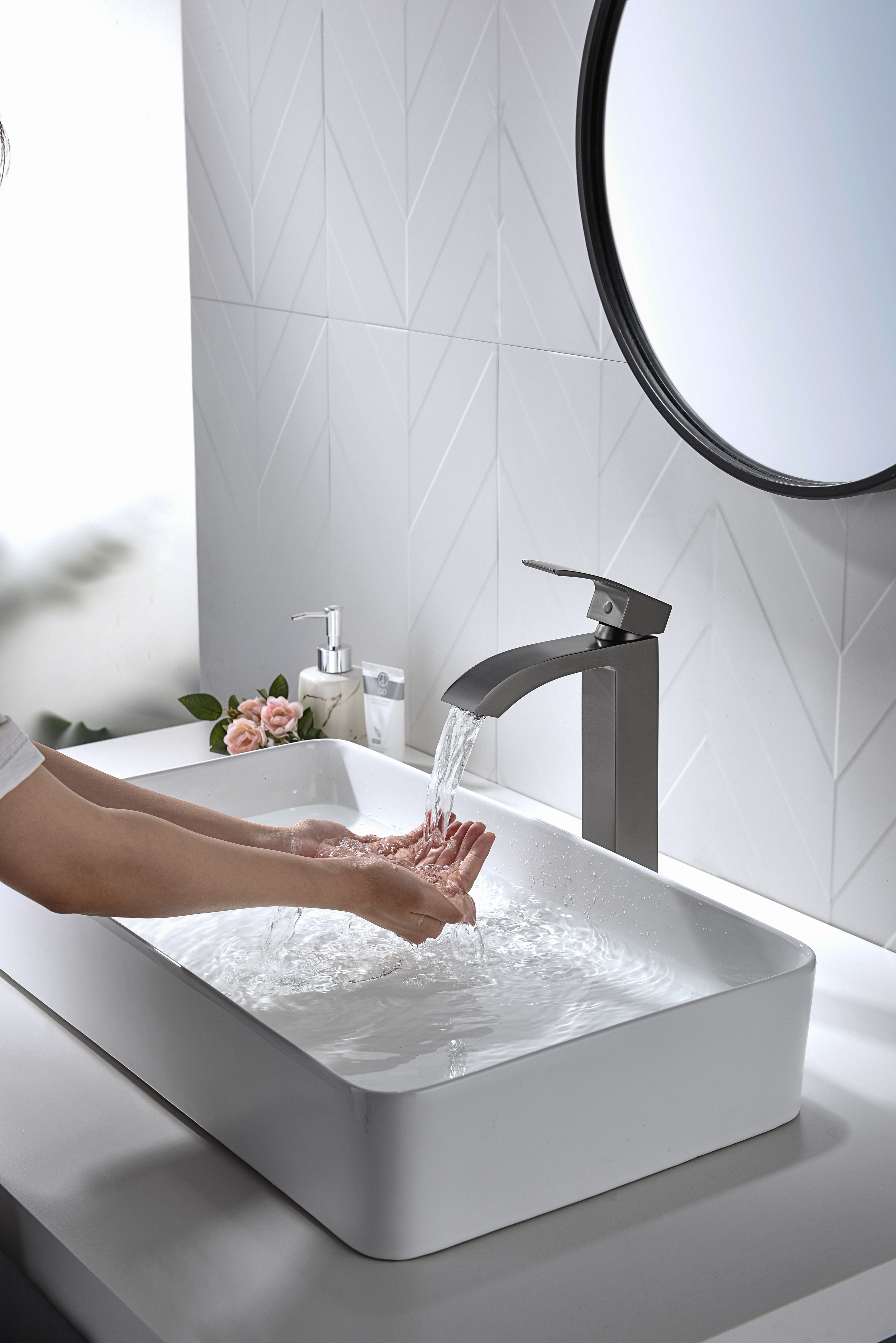 44112-Q Смеситель од. для раковины-чаши (ГРАФИТ) GANZER (10/1шт)