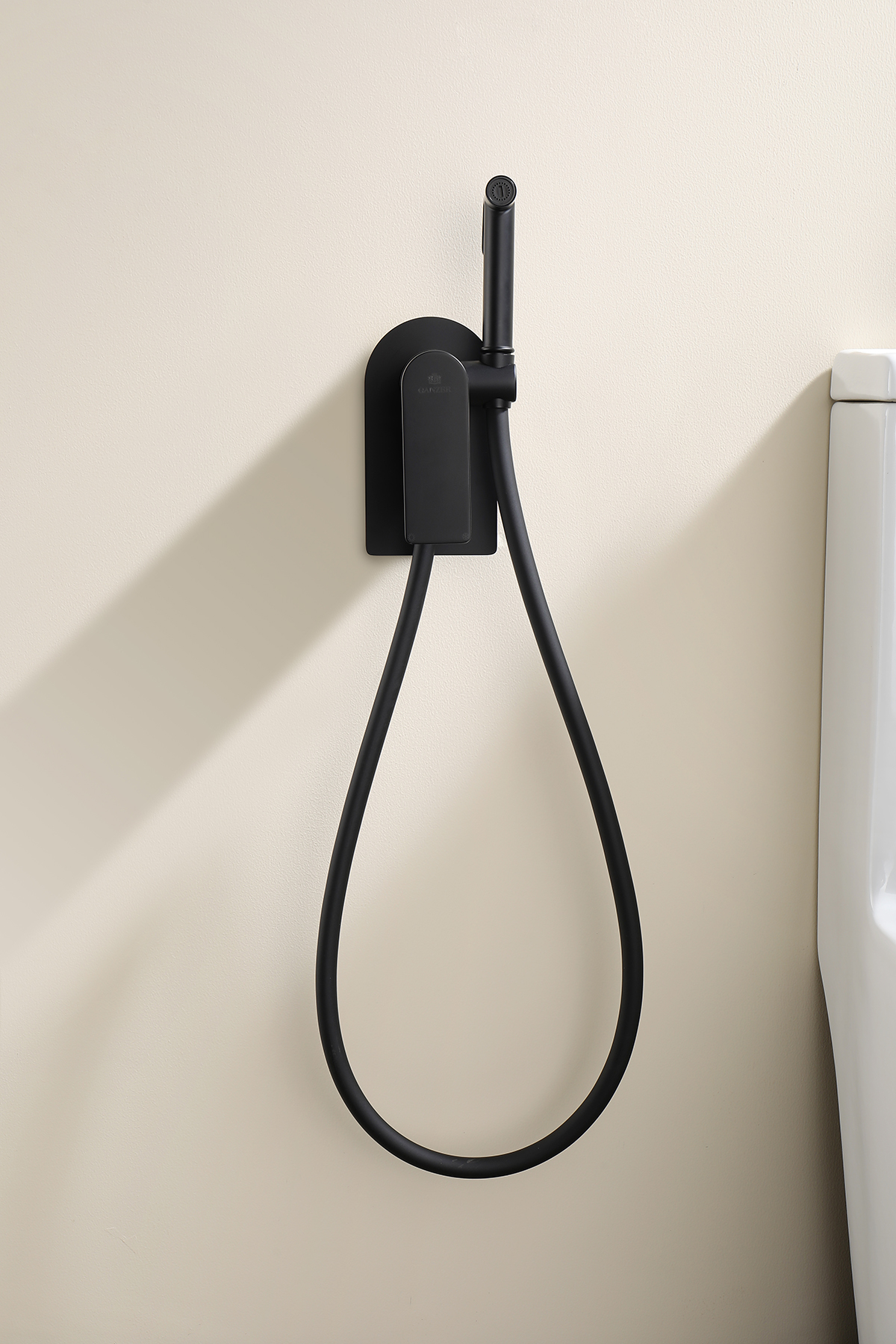 07157-C Смеситель встраиваемый с ГИГ. душом (ЧЕРНЫЙ) GANZER (10/1шт)