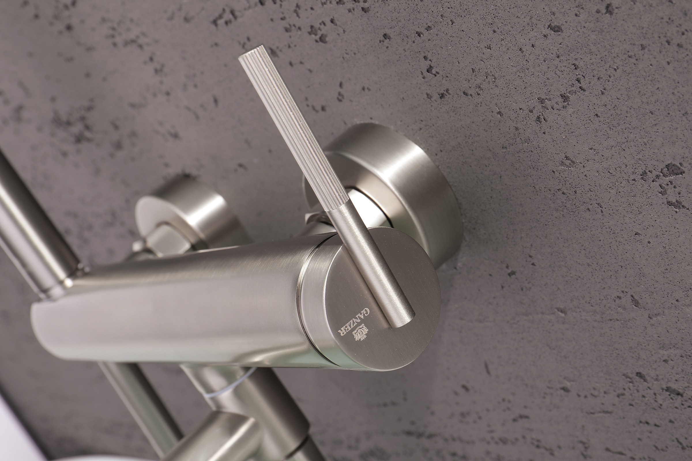 19132-G Смеситель од. для ванны кор. (САТИН)  GANZER  (8/1шт)