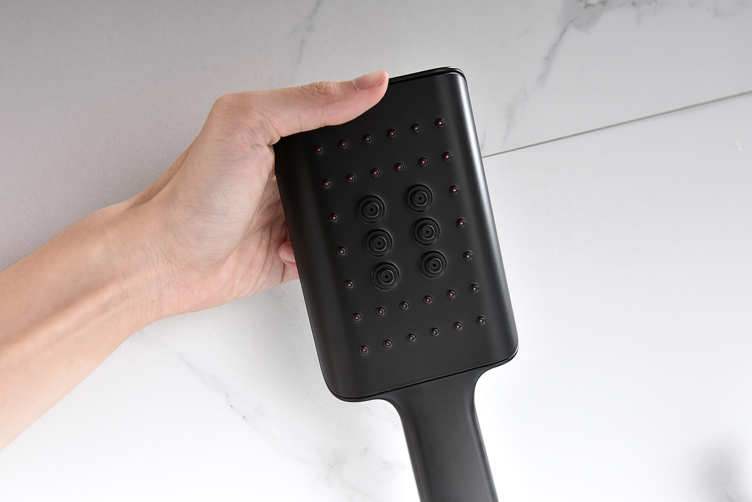 07132-C Смеситель од. для ванны кор. (ЧЕРНЫЙ)  GANZER  (8/1шт)