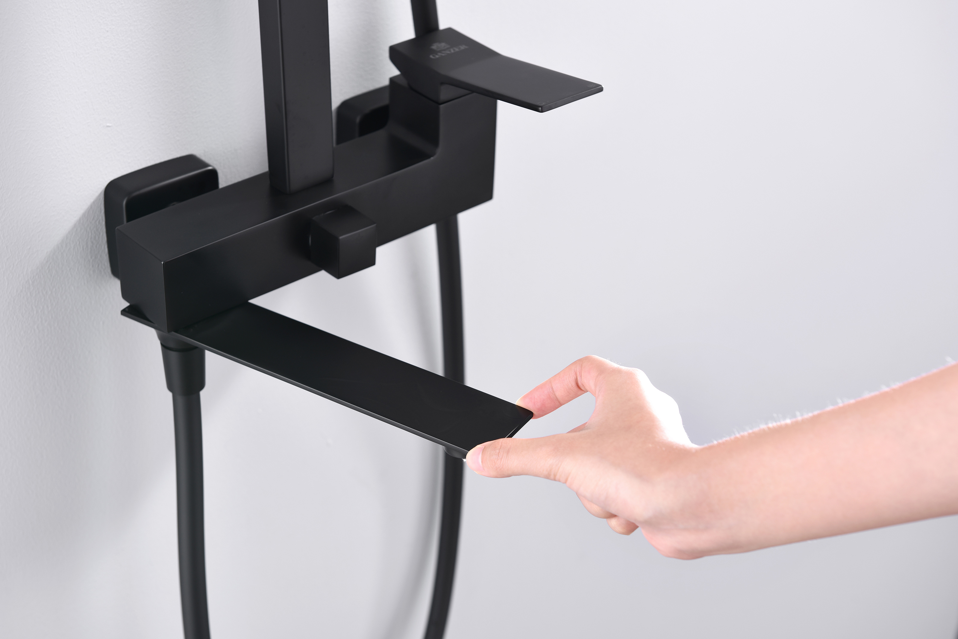 05162-C Душевая система (ЧЕРНЫЙ) GANZER (5/1шт)