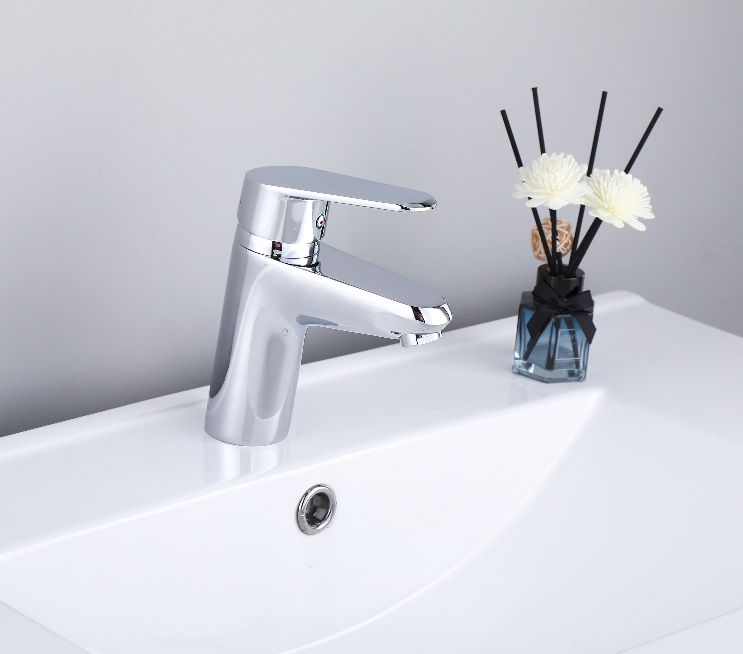 10023 Смеситель для умывальника (ХРОМ) HANSEN  (10/1шт)