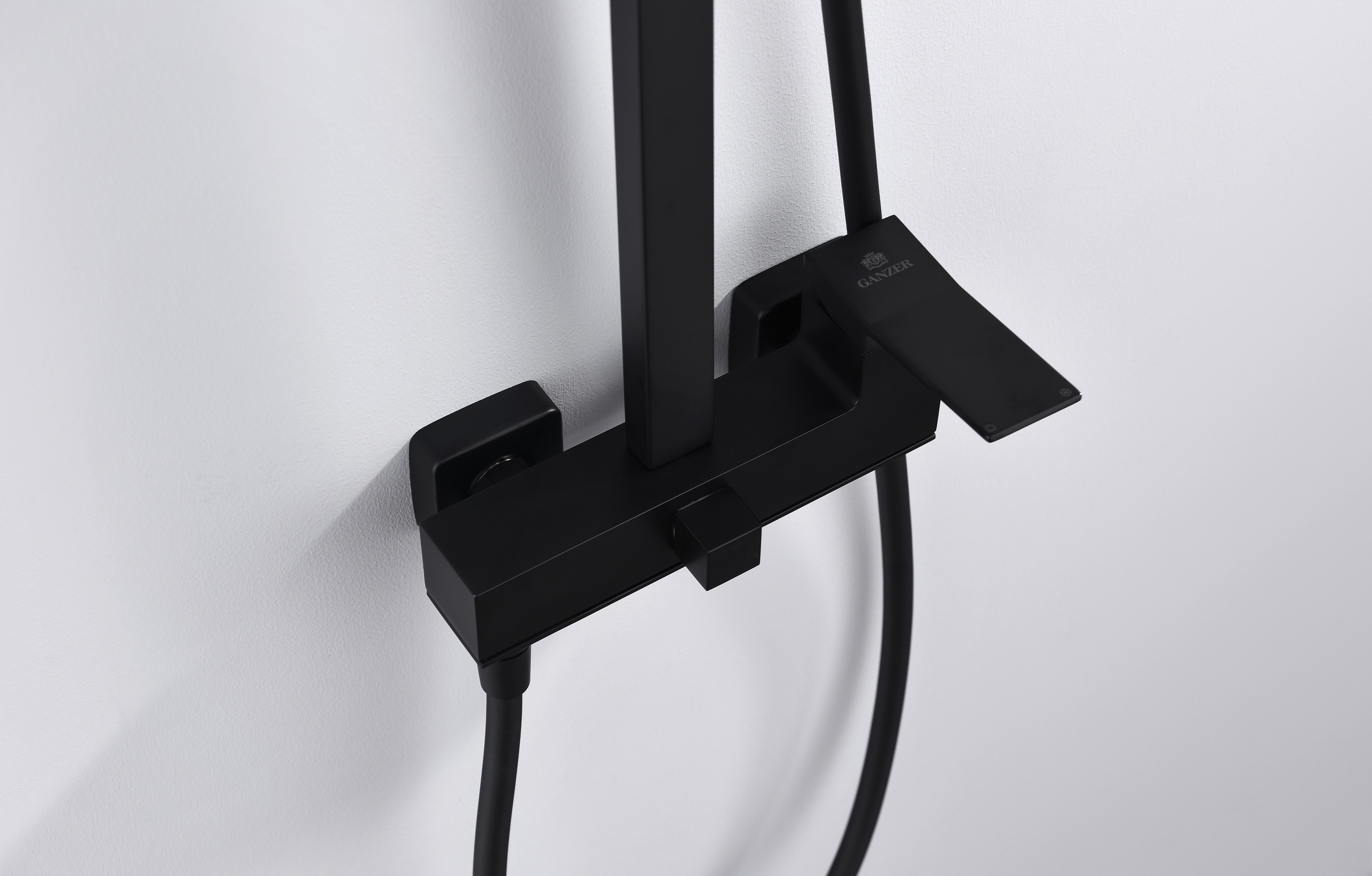 05162-C Душевая система (ЧЕРНЫЙ) GANZER (5/1шт)