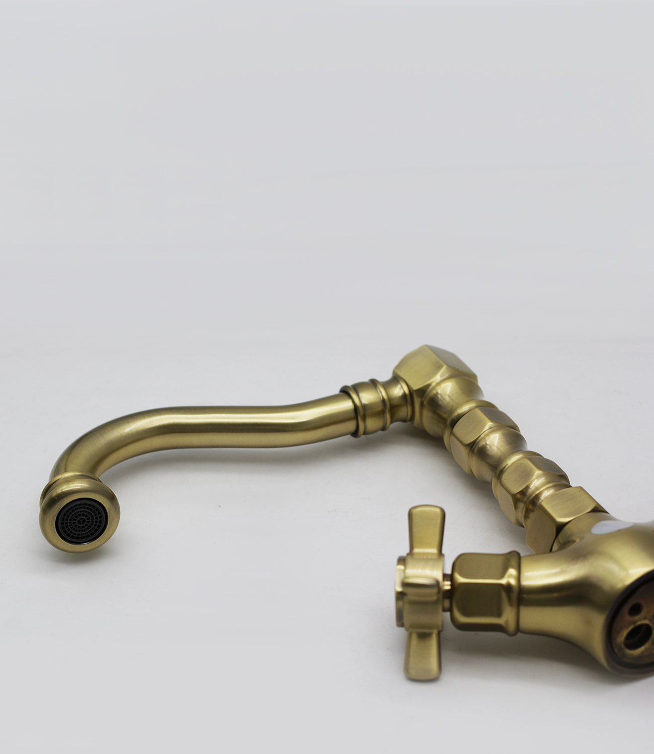 15113-D Смеситель двухвент. для умыв. (БРОНЗА)  GANZER (10/1шт)