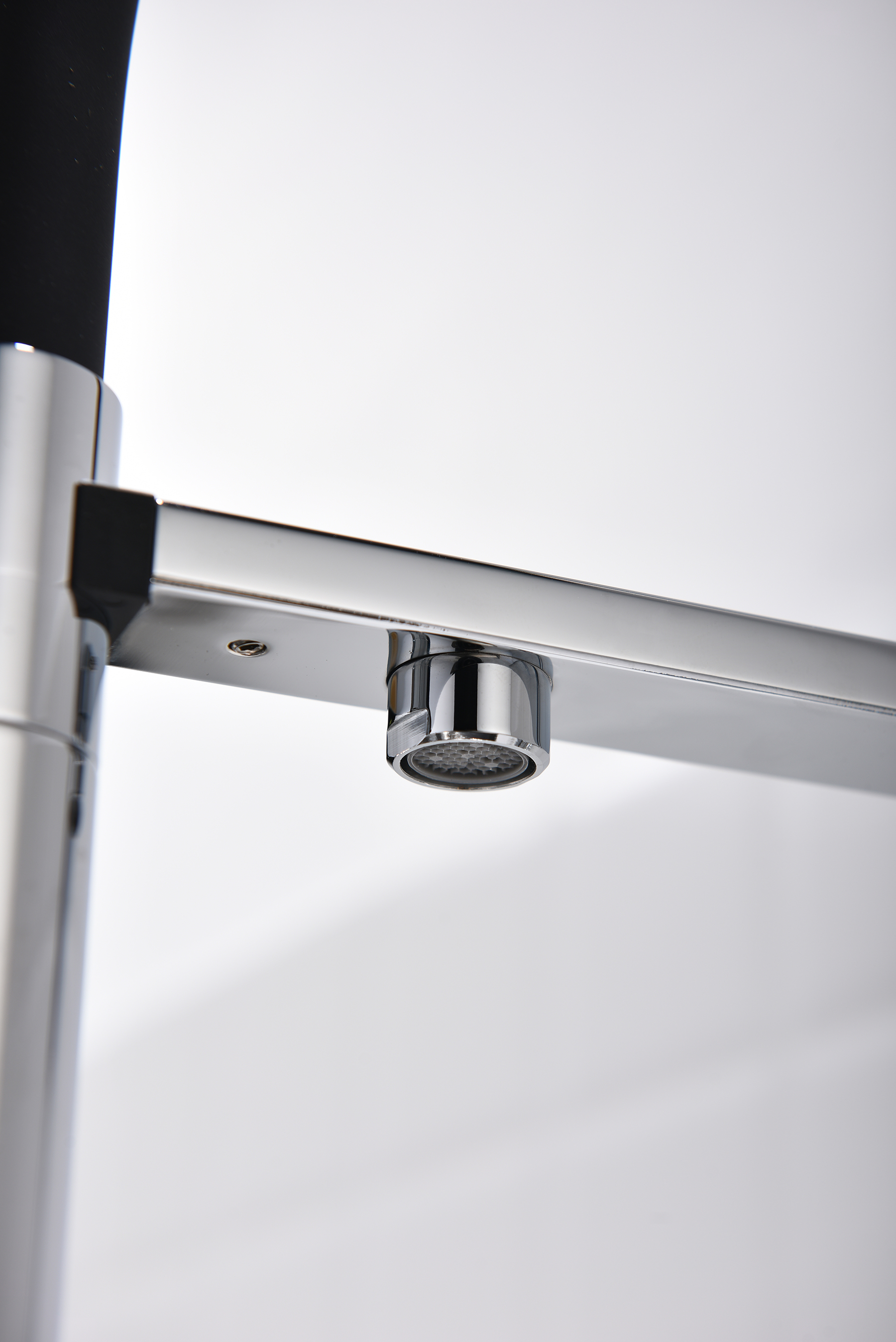 07127 Смес. для кухни с гиб МАГ. изл. и под. фильт. (ХРОМ+ЧЕР.) GANZER (10/1шт)