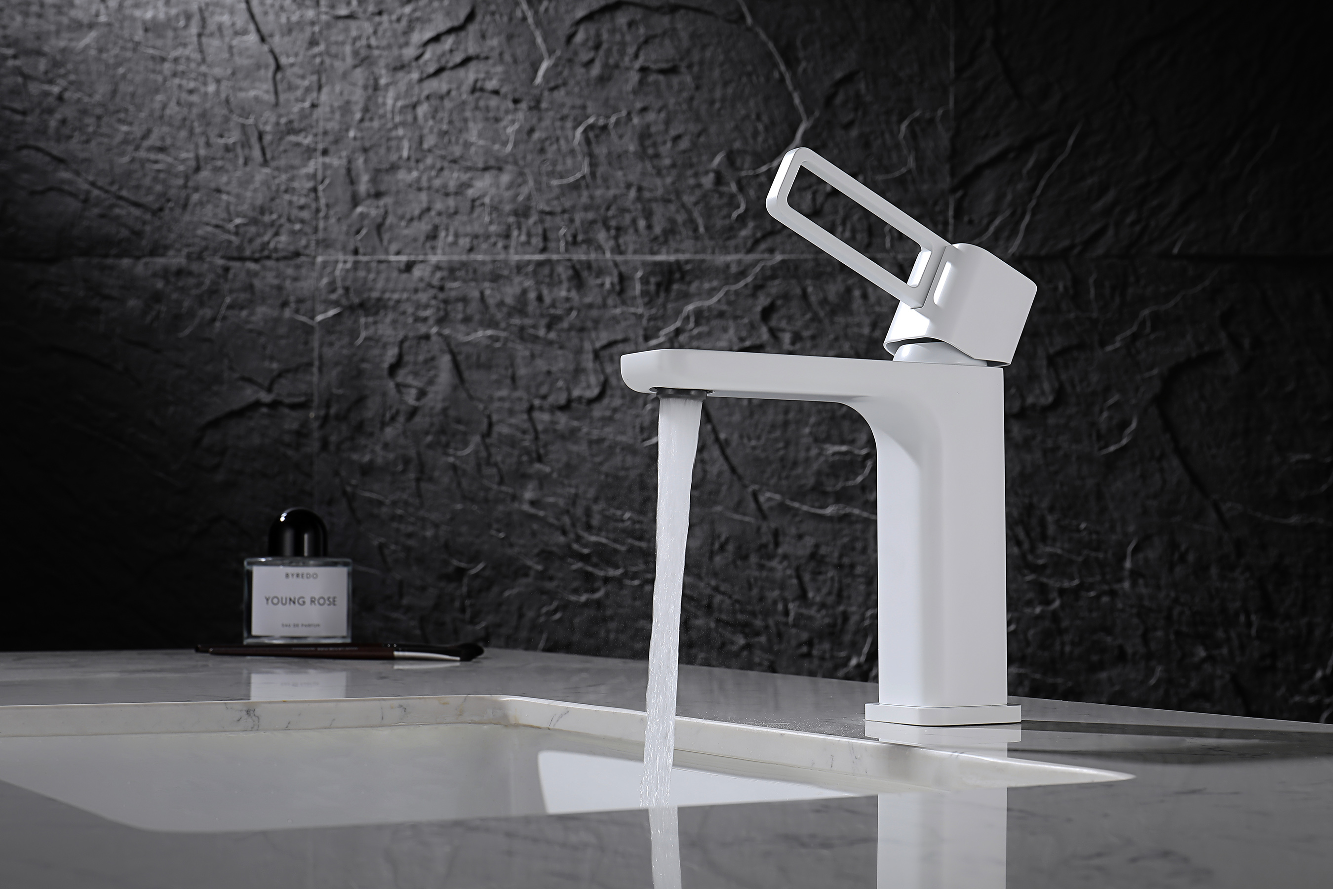 12111-F Смеситель од. для раковины (БЕЛЫЙ) GANZER (10/1шт)