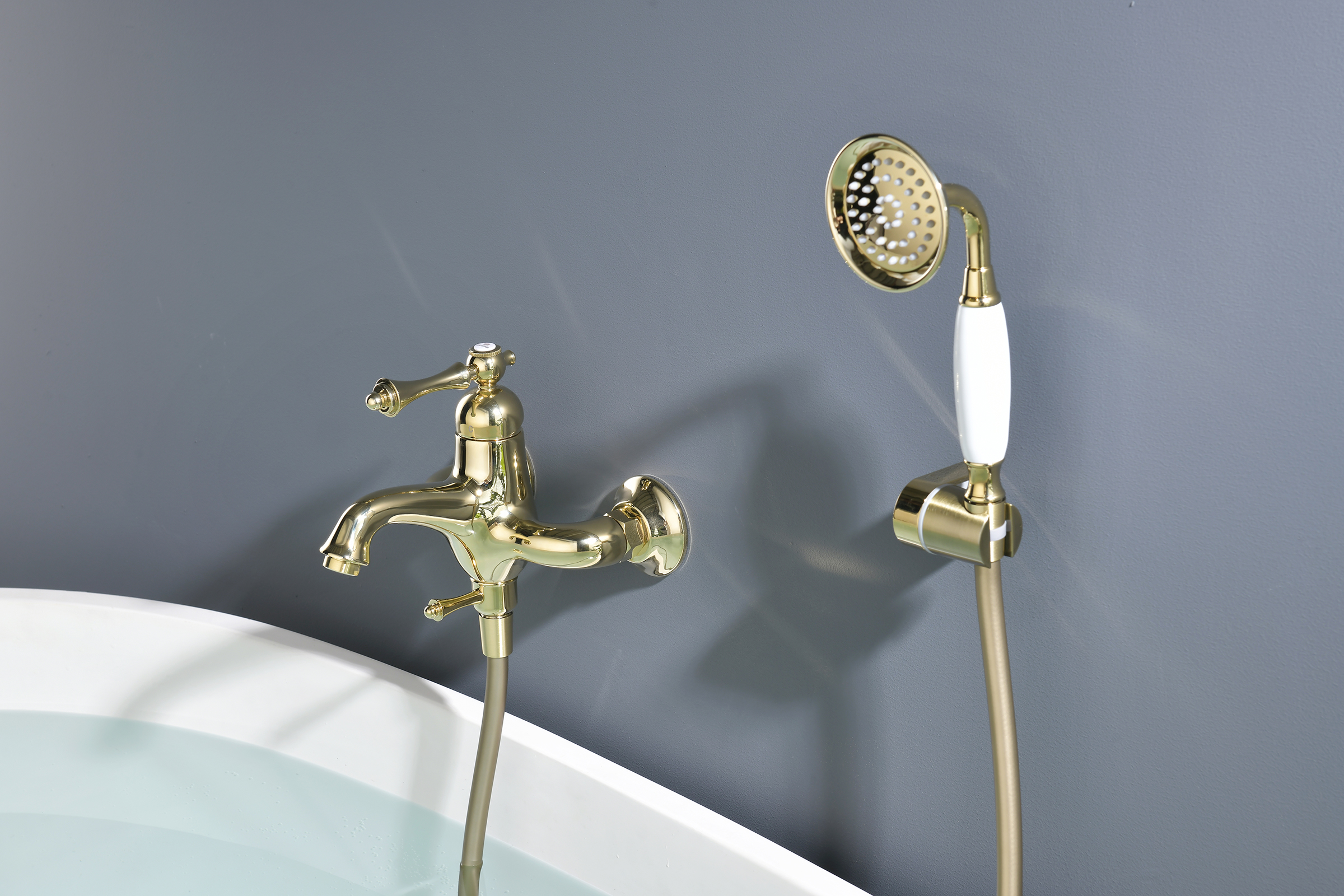 77031-E Смеситель однорыч для ванны  (ЗОЛОТ) GANZER  (8/1шт)