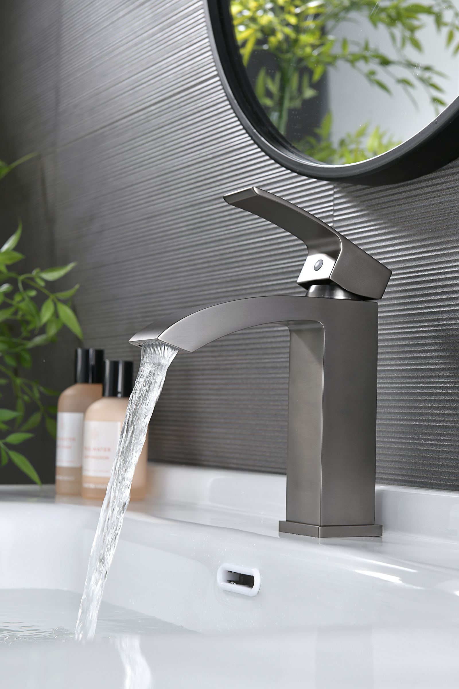 44111-Q Смеситель од. для раковины (ГРАФИТ) GANZER (10/1шт)