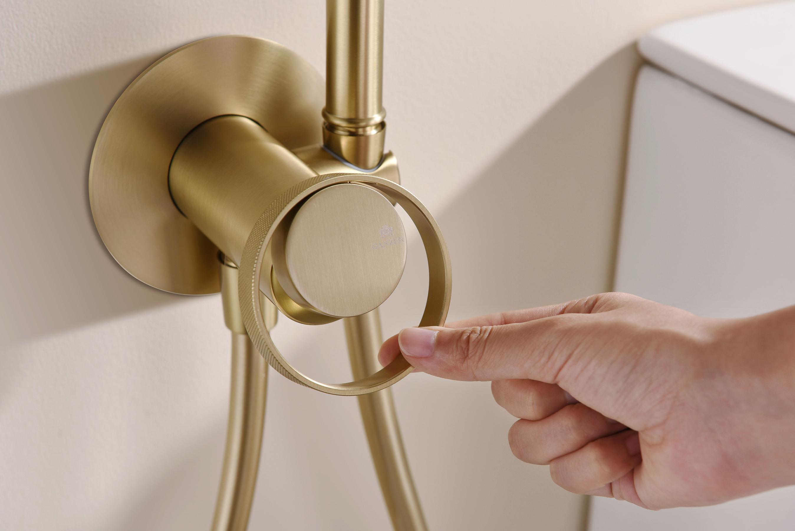 19157-S Смеситель встраиваемый с ГИГ. душем (Мат. Золото) GANZER (10/1шт)