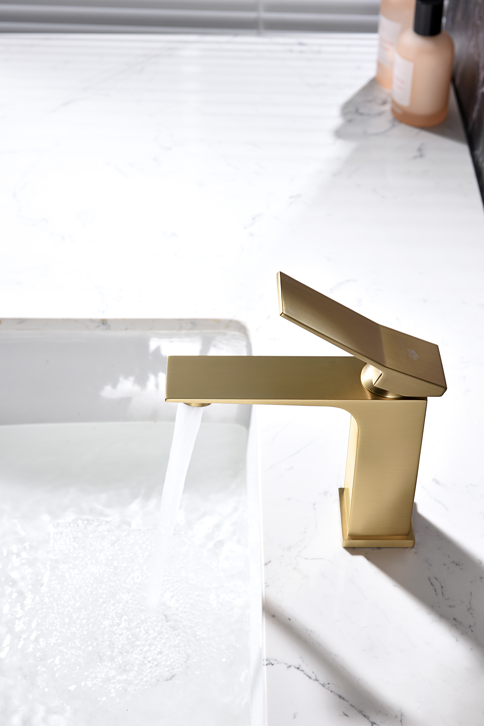 05111-S Смеситель од. для раковины (Мат. Золото) GANZER (10/1шт)