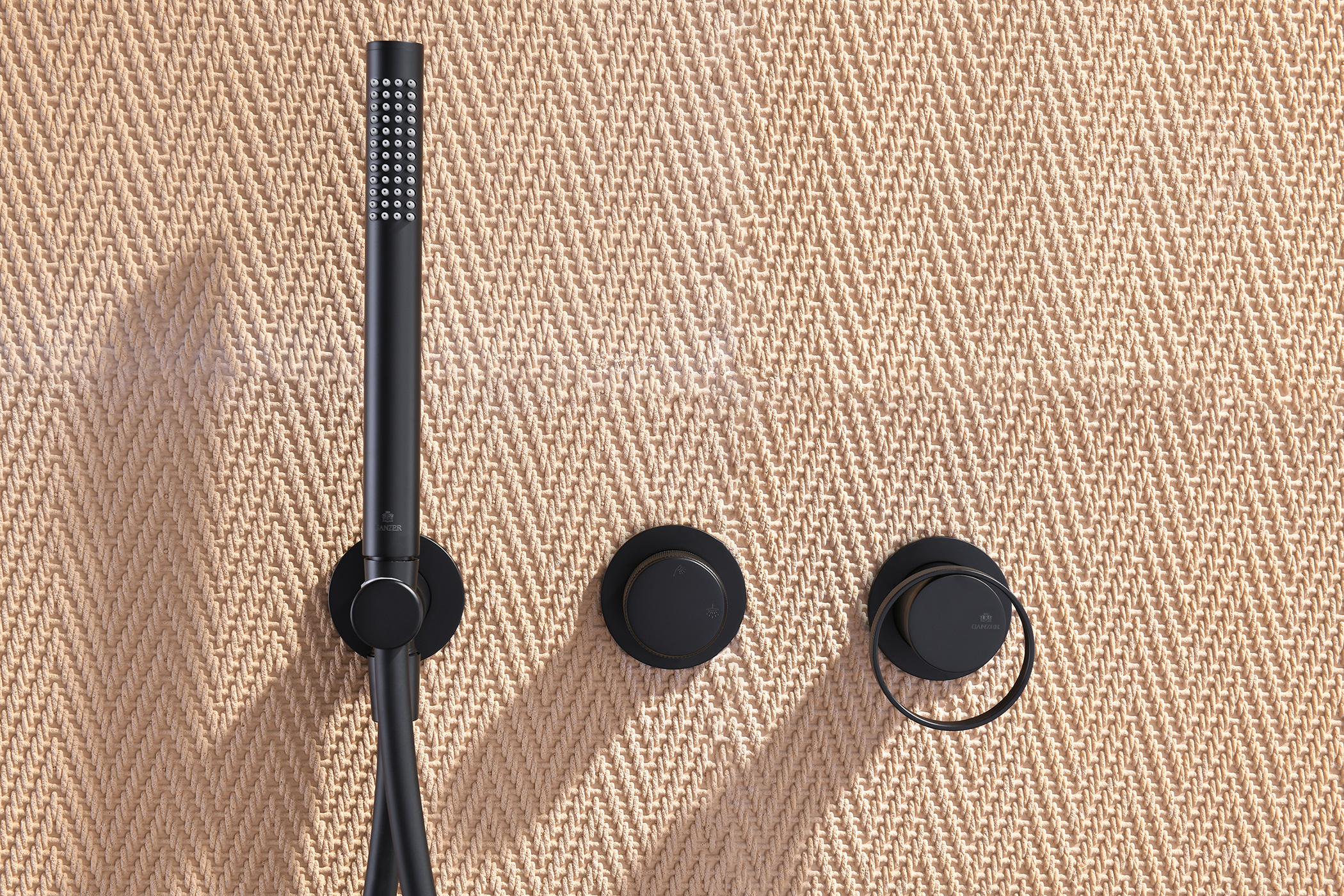 19164-C Встроенный смес для душа с 2-функ. (ЧЕРНЫЙ) GANZER  (6/1шт)