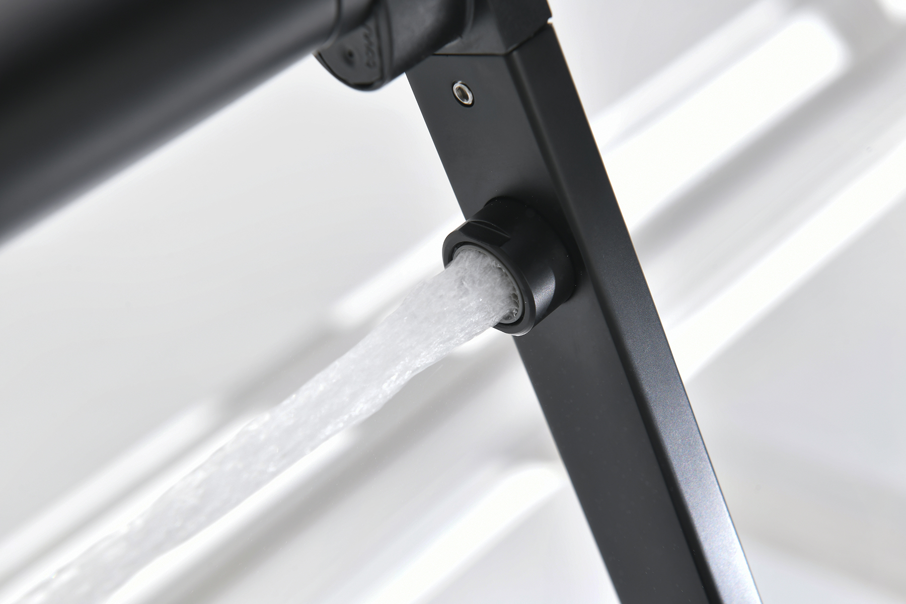 05126-C Смес. для кухни с гиб МАГ. изл. и под. фильт. (ЧЕРНЫЙ) GANZER (10/1шт)