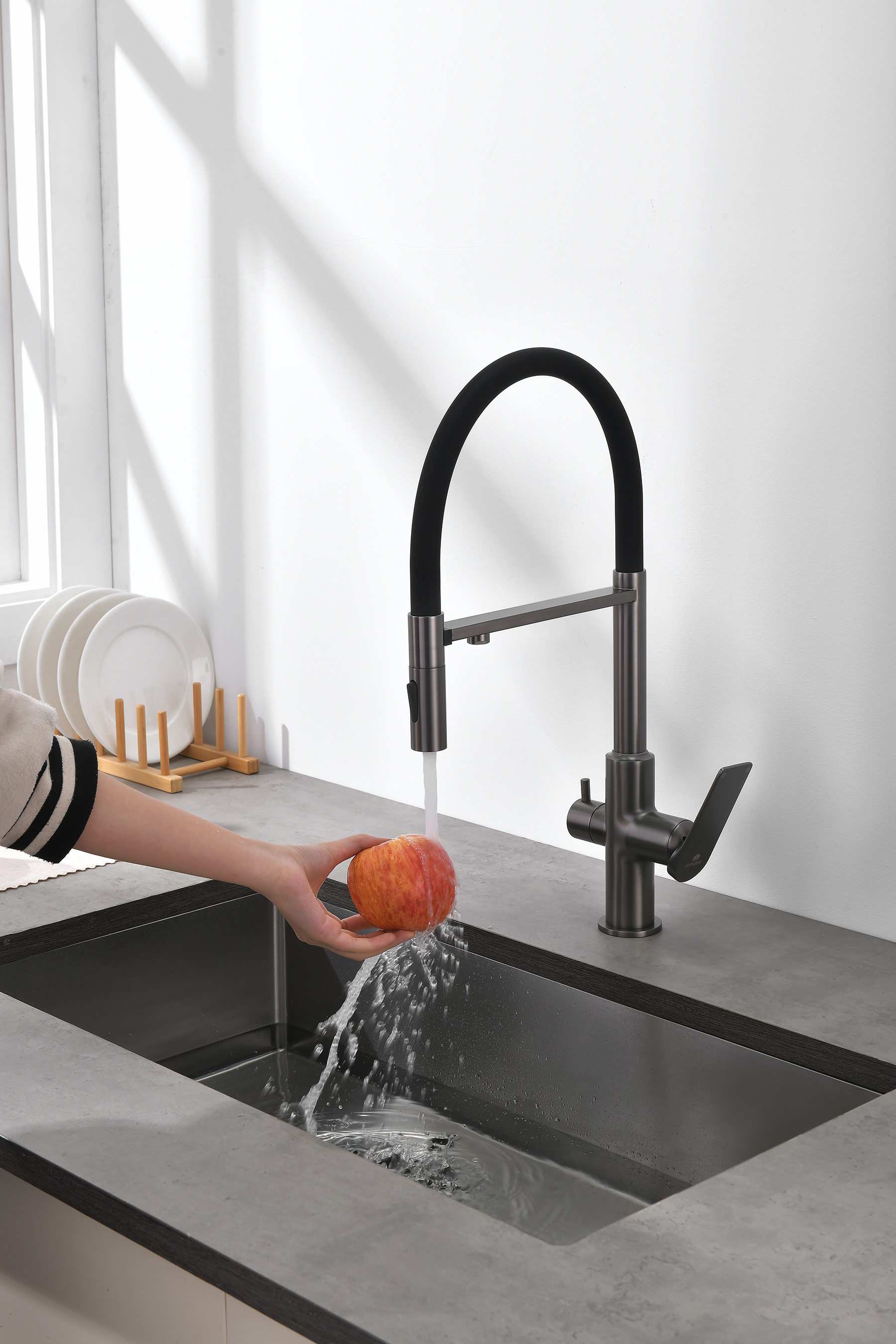 07127-Q Смес. для кухни с гиб МАГ. изл. и под. фильт. (ГРАФИТ+ЧЕР.) GANZER (10/1шт)