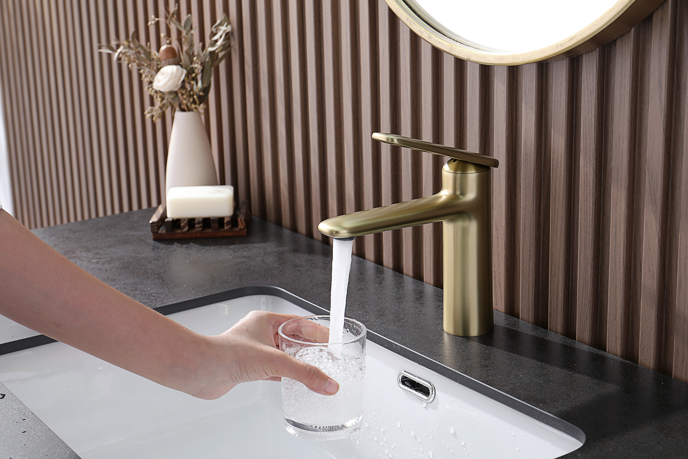 02111-S Смеситель од. для раковины (Мат. Золото) GANZER (10/1шт)