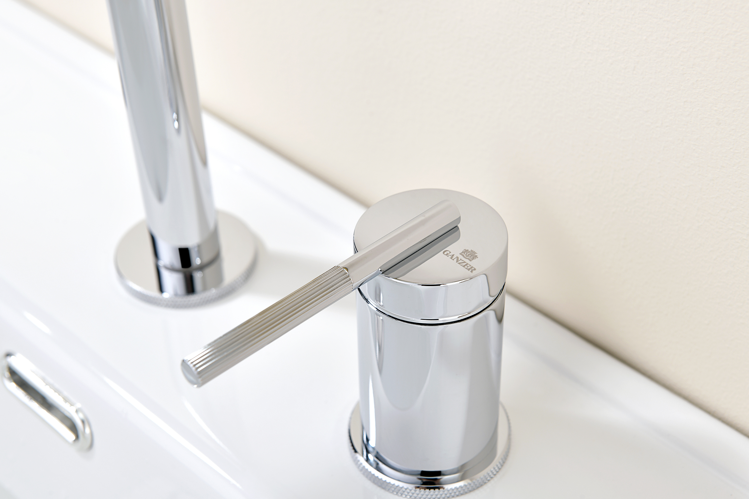 19114 Смеситель на борт раковины (2-отв,ХРОМ)  GANZER (10/1шт)