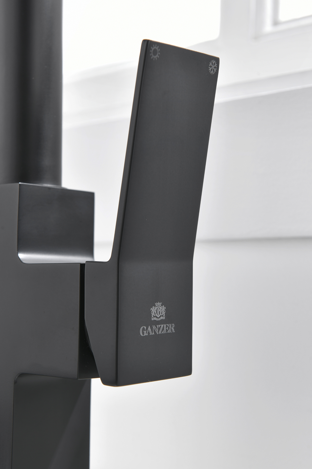 05126-C Смес. для кухни с гиб МАГ. изл. и под. фильт. (ЧЕРНЫЙ) GANZER (10/1шт)