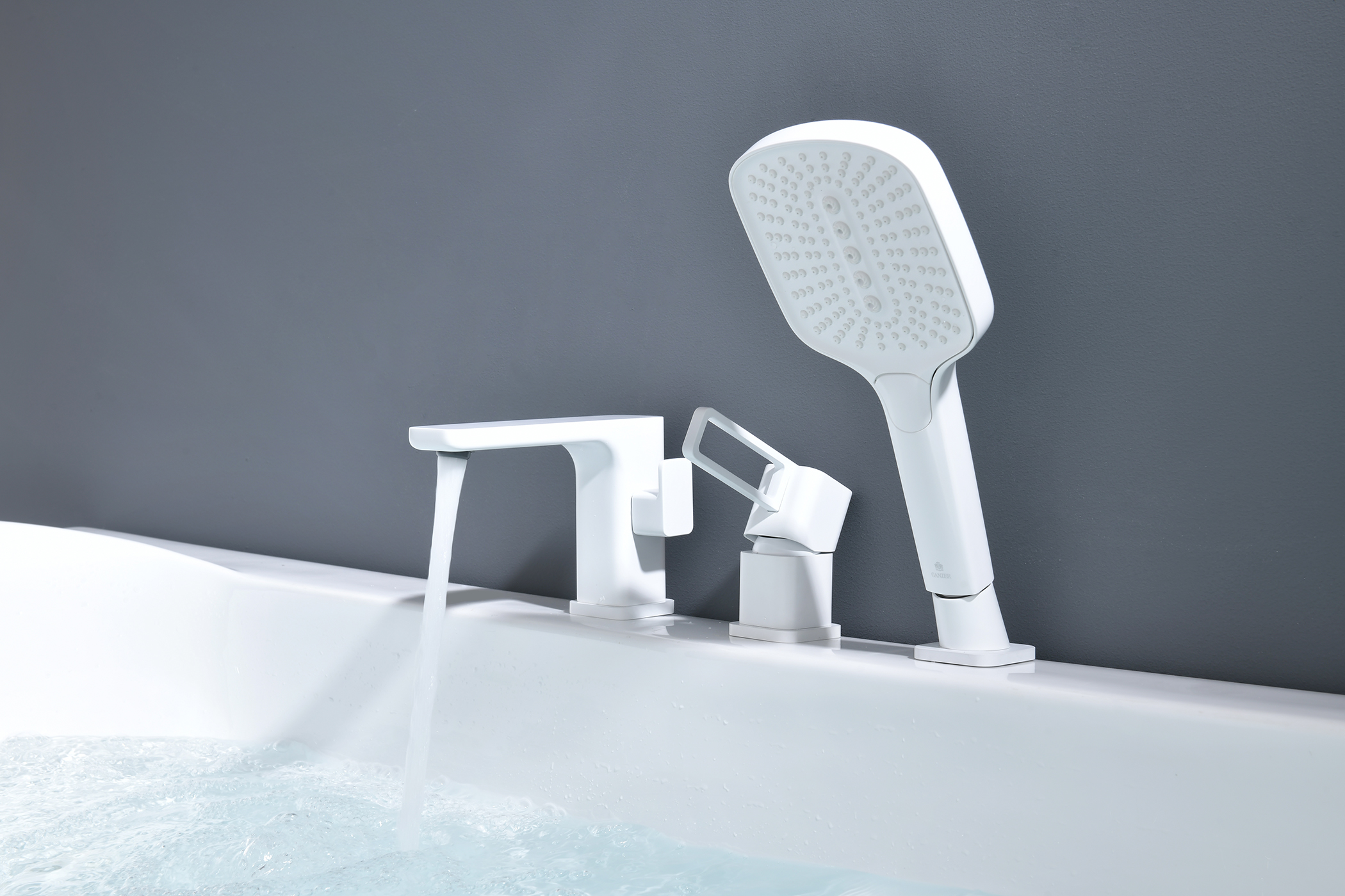 12133-F Смеситель на борт ванны (3-отв,БЕЛЫЙ)  GANZER (10/1шт)