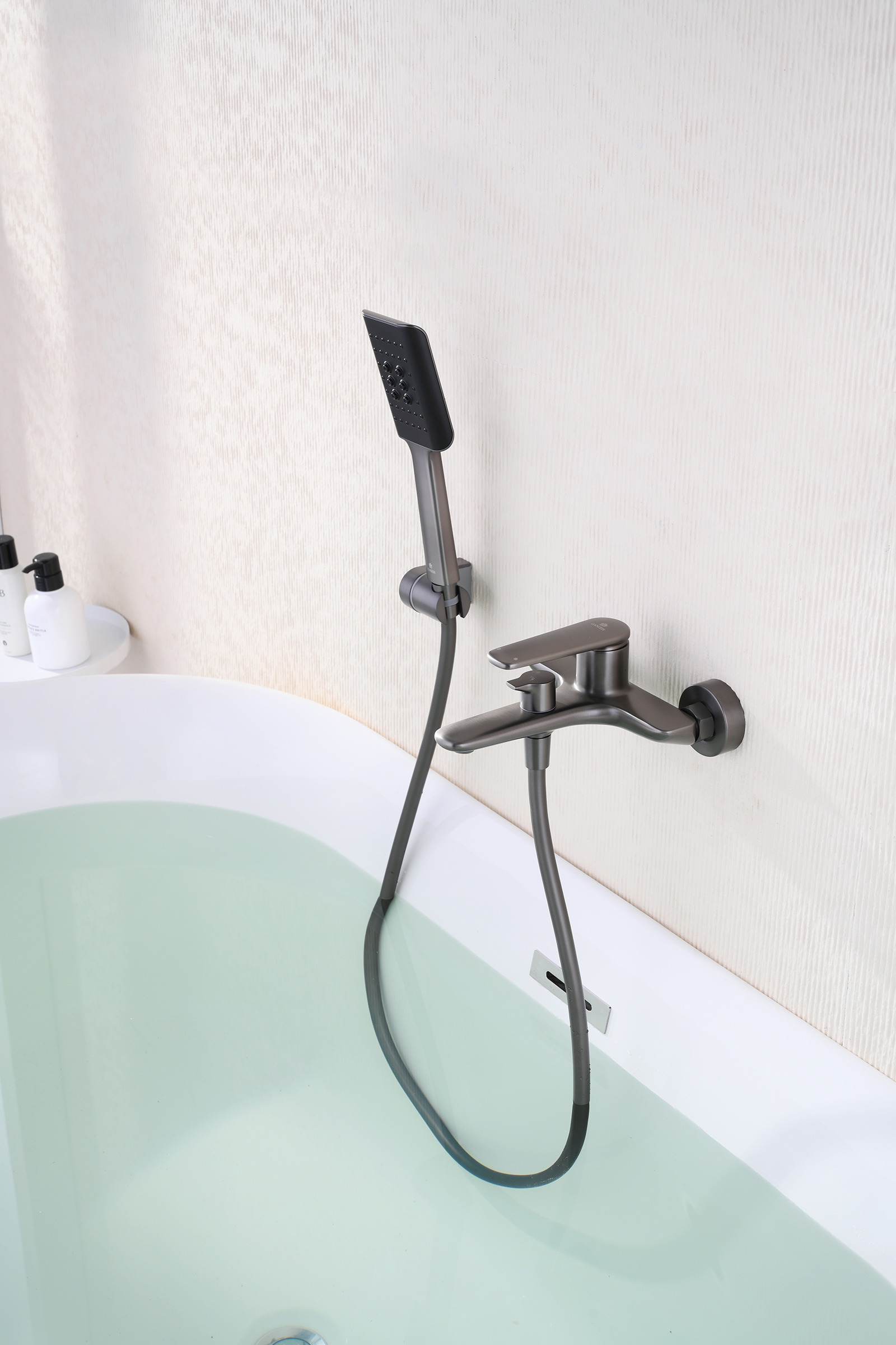 02131-Q Смеситель од. для ванны кор. (ГРАФИТ)  GANZER  (8/1шт)