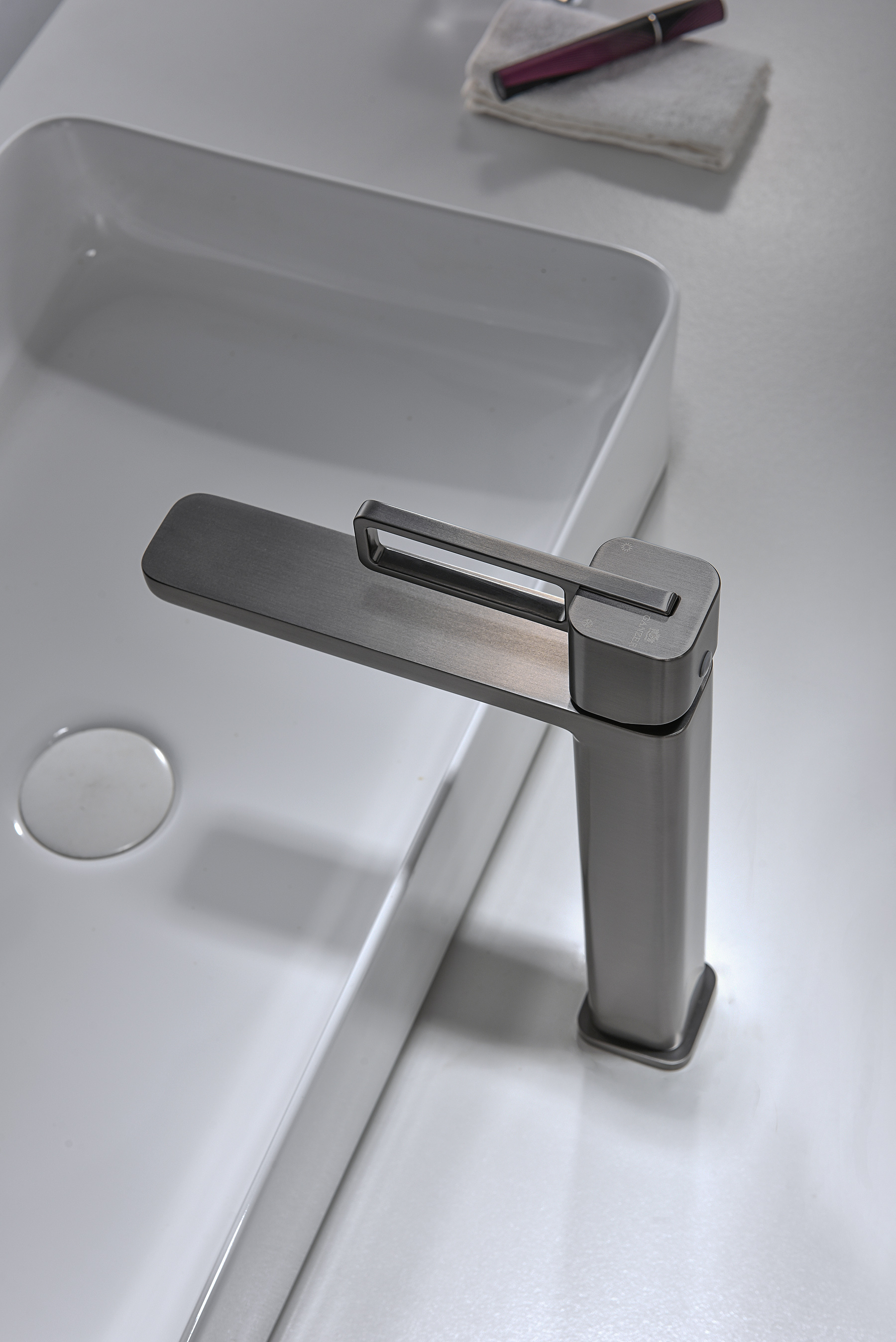 12112-Q Смеситель од. для раковины-чаши (ГРАФИТ) GANZER (10/1шт)