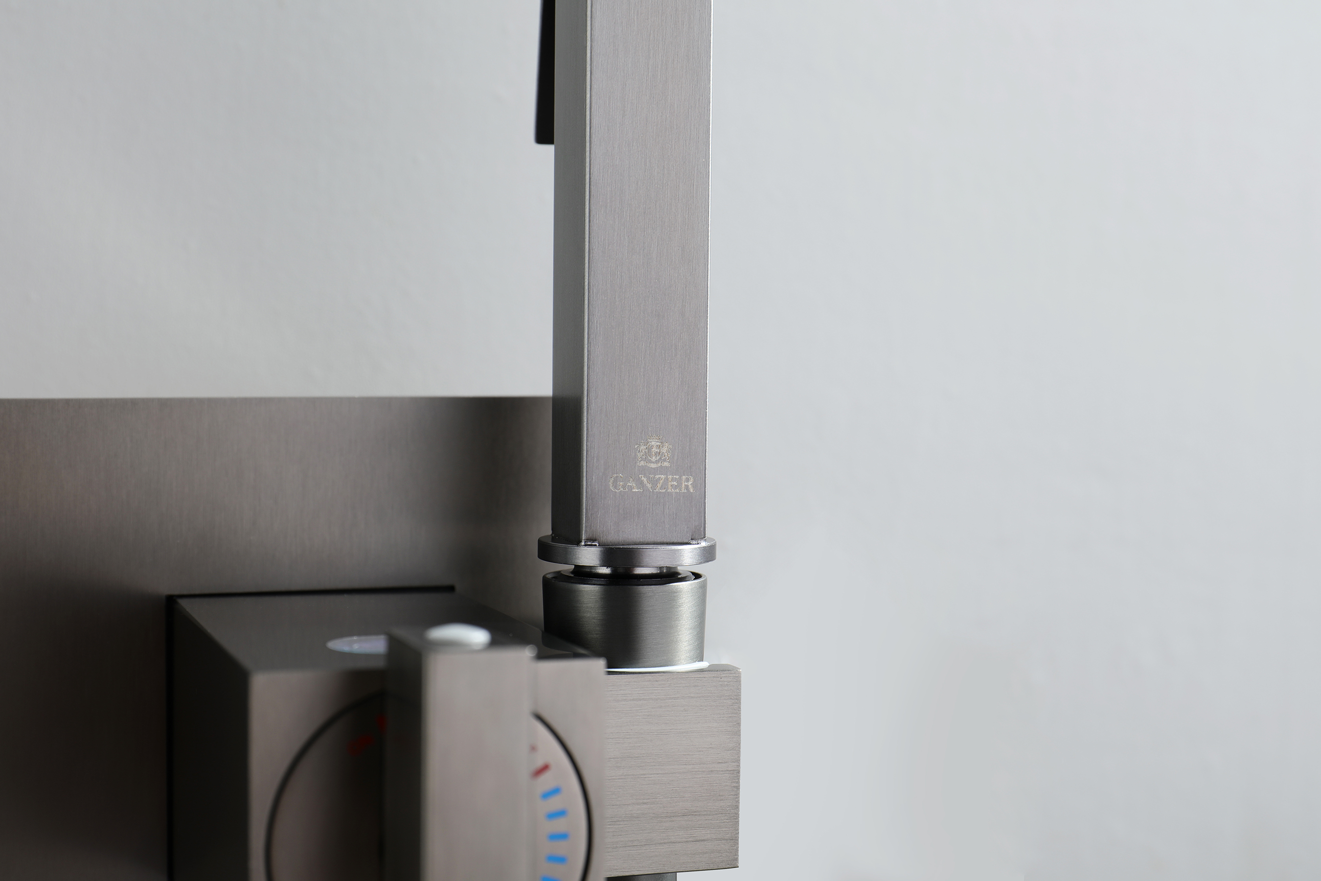 01157-Q Смеситель встраиваемый с ГИГ. душом (ГРАФИТ) GANZER (10/1шт)