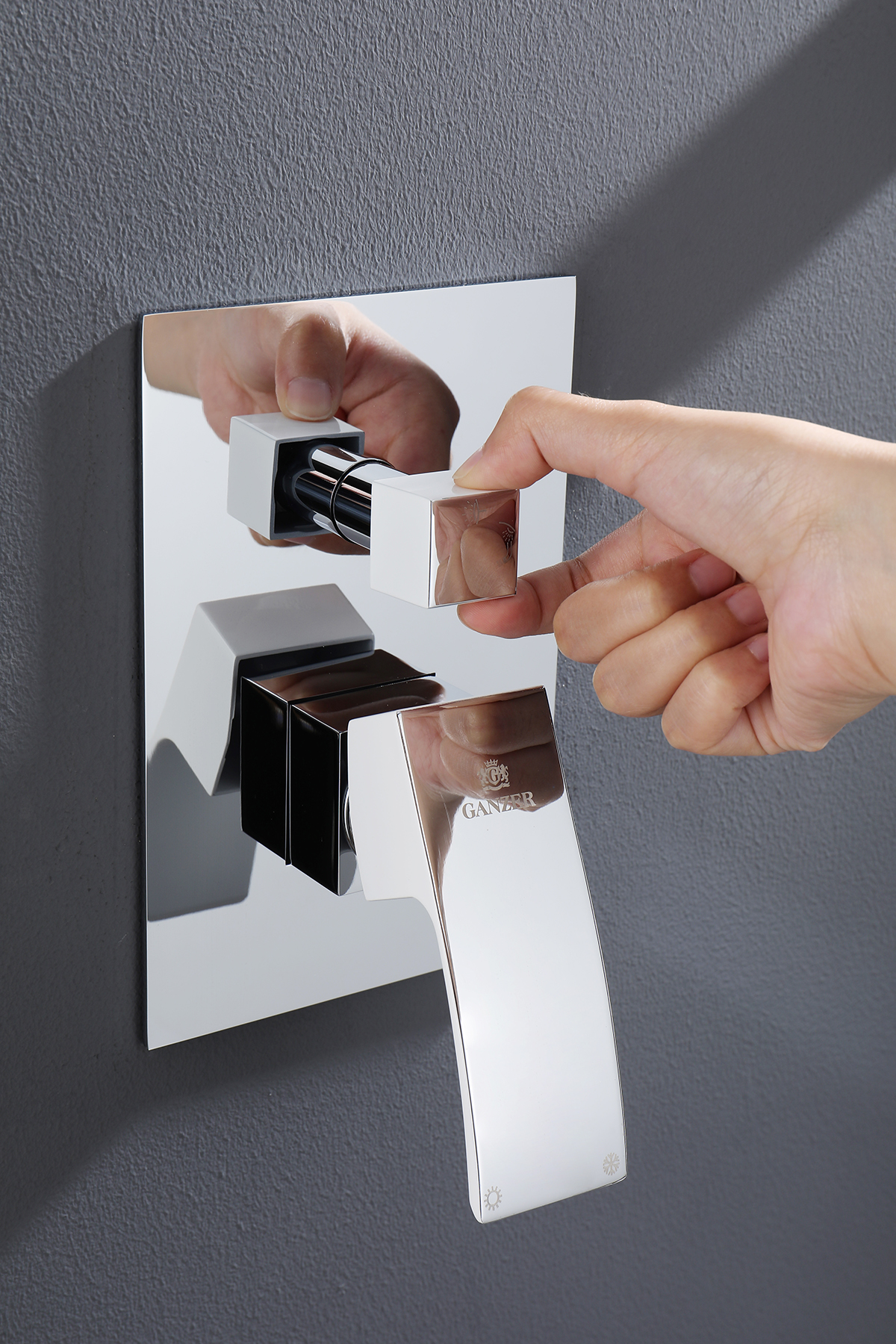 44165-F Смеситель встраиваемый для душа с 3-функ. (Белый/Хром) GANZER (6/1шт)