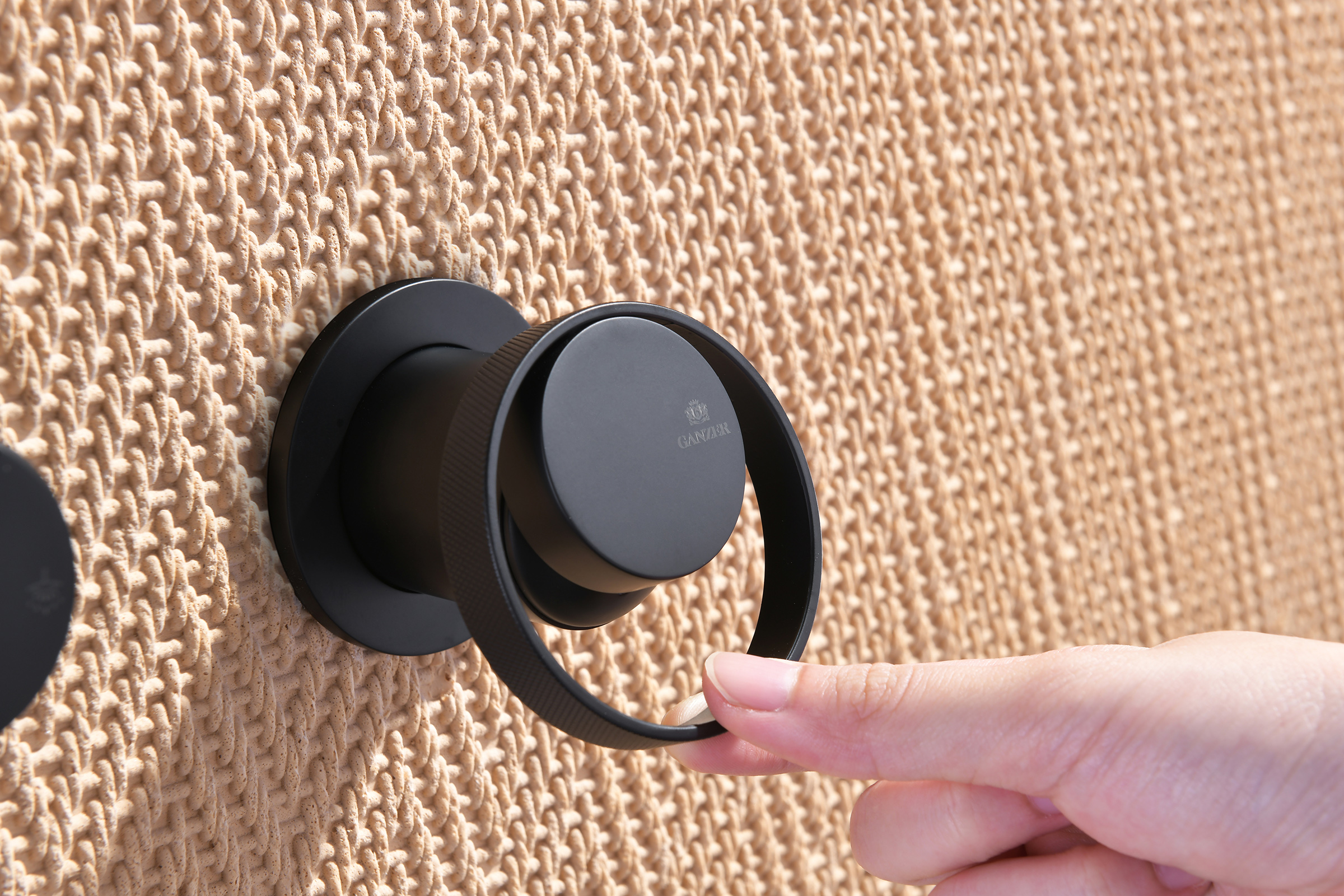 19164-C Встроенный смес для душа с 2-функ. (ЧЕРНЫЙ) GANZER  (6/1шт)