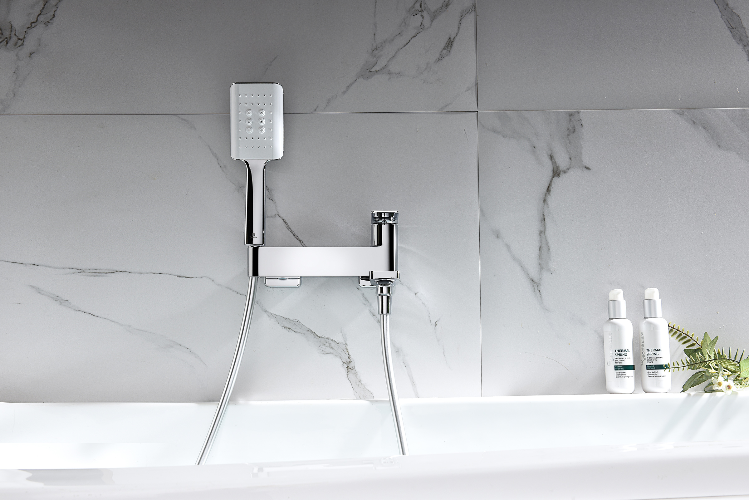 07132 Смеситель од. для ванны кор. (ХРОМ)  GANZER  (8/1шт)