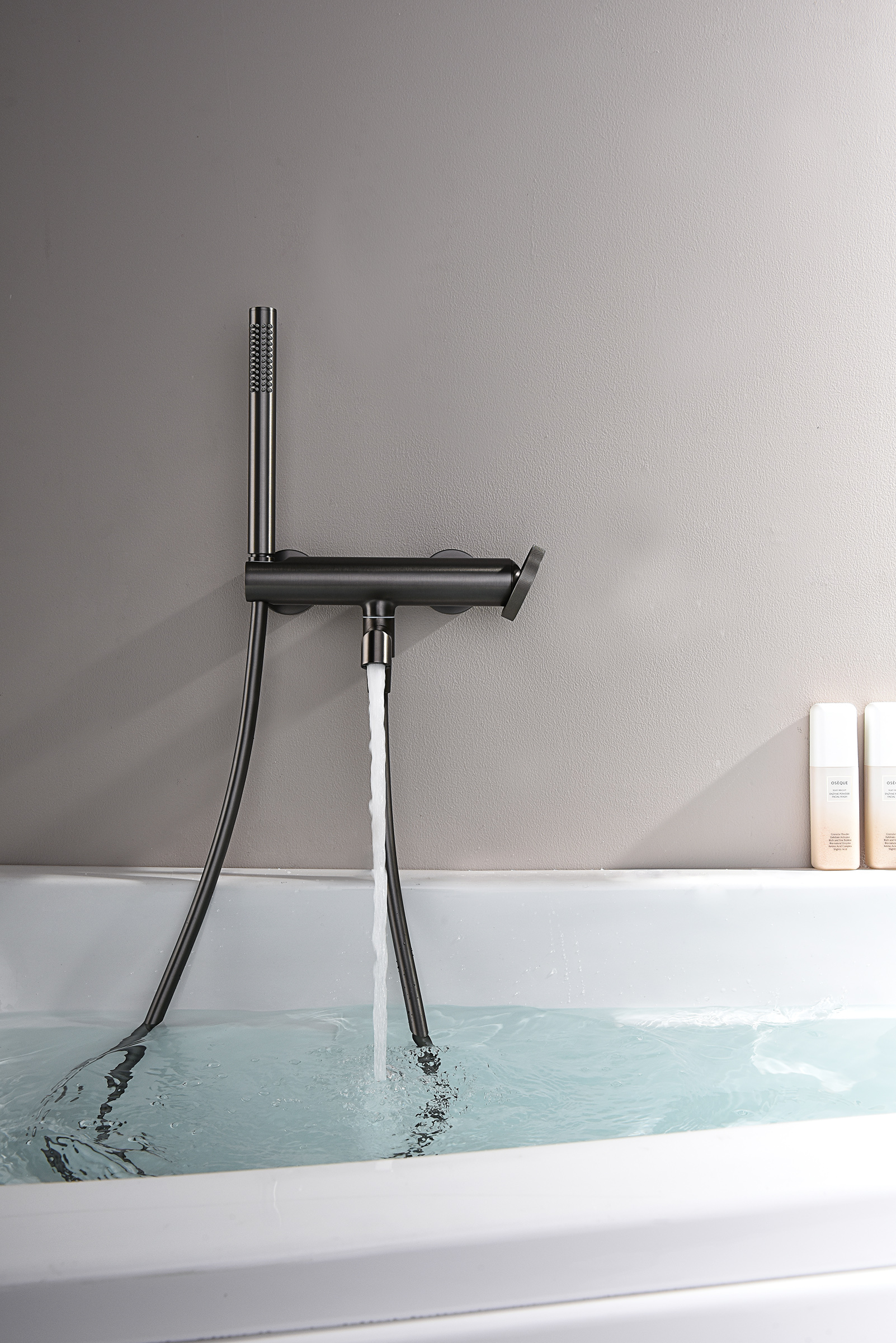 19132-Q Смеситель од. для ванны кор. (ГРАФИТ)  GANZER  (8/1шт)