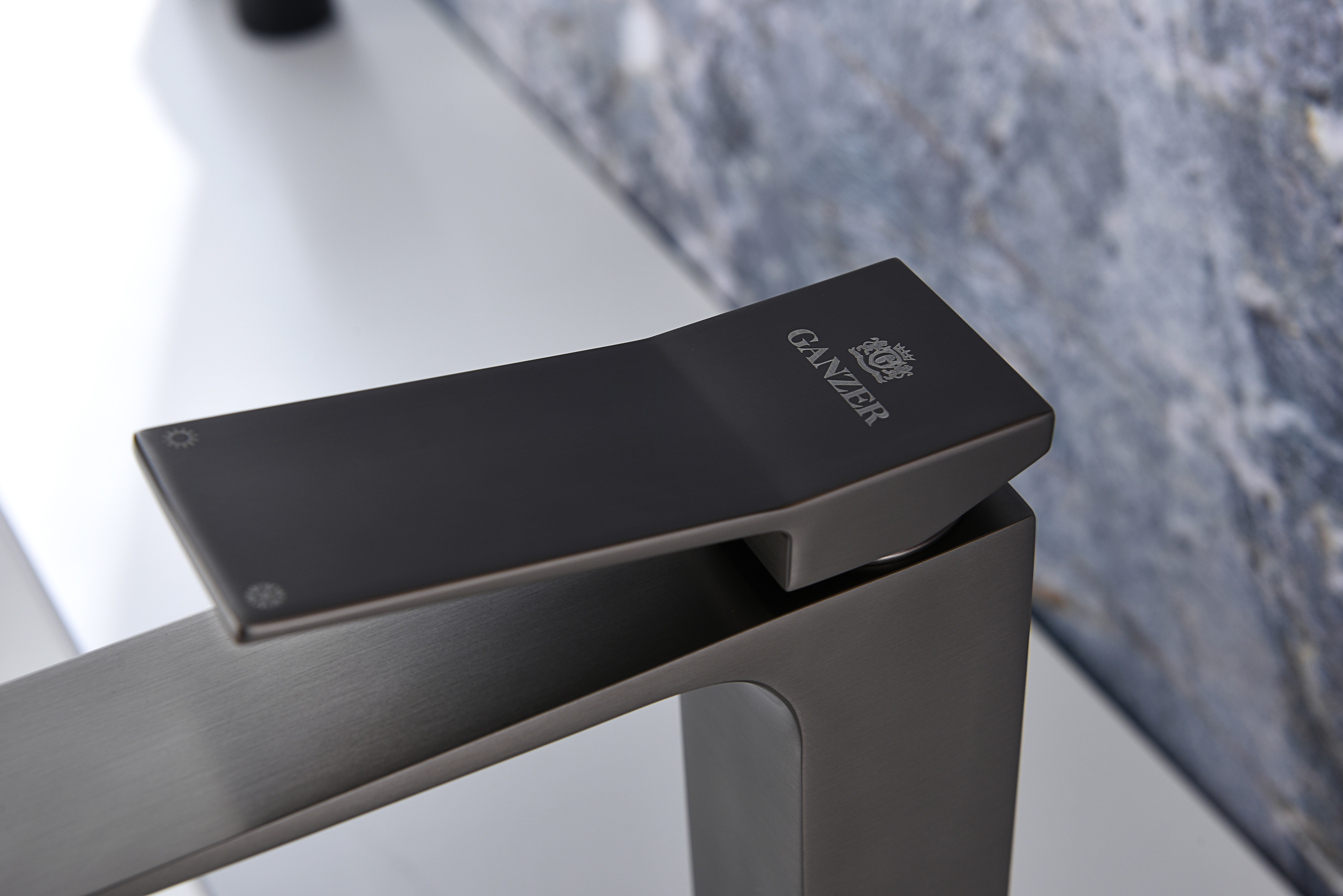 05112-Q Смеситель од. для раковины-чаши (ГРАФИТ) GANZER (10/1шт)