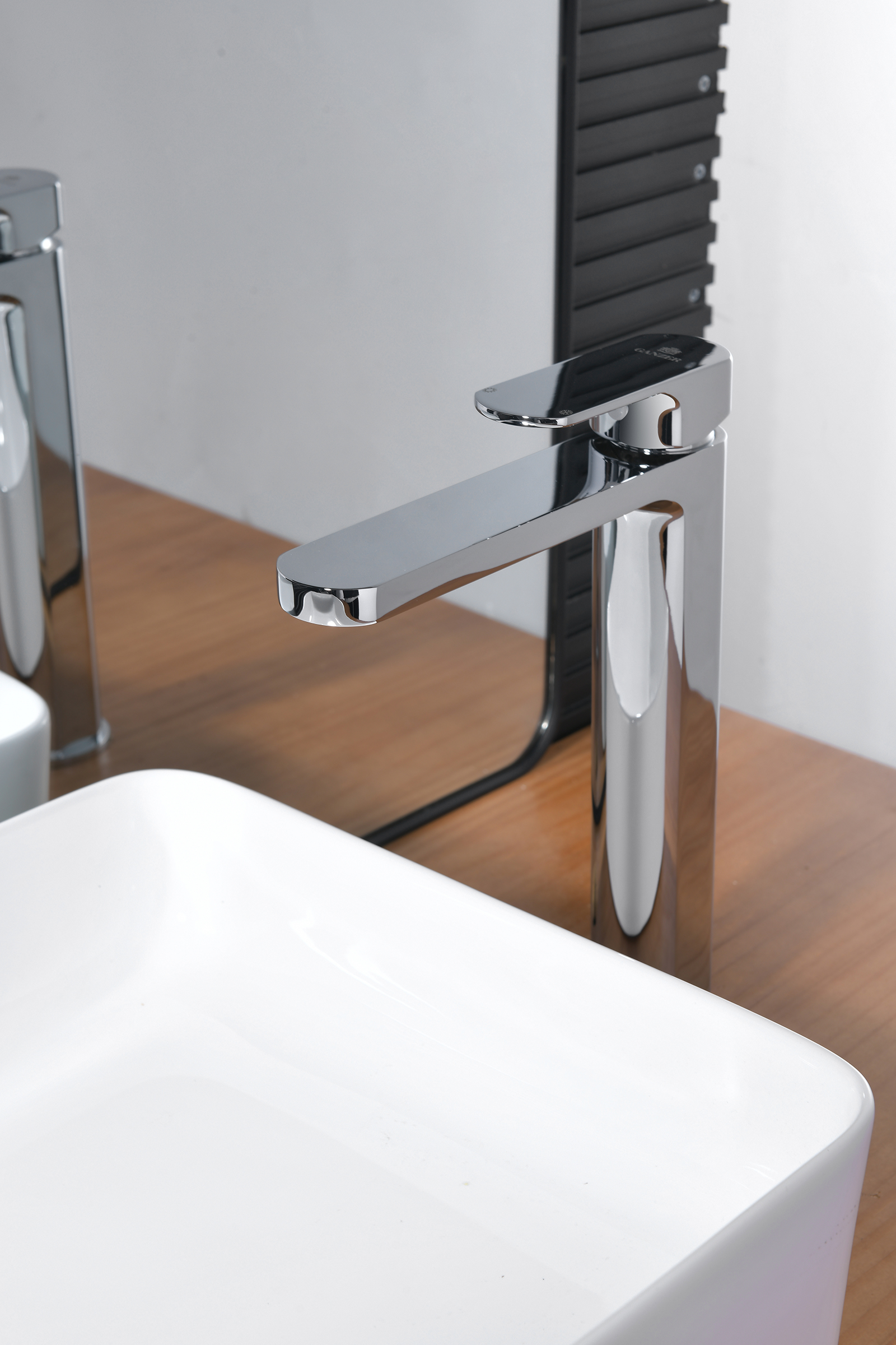 06112 Смеситель од. для раковины-чаши (ХРОМ) GANZER (10/1шт)