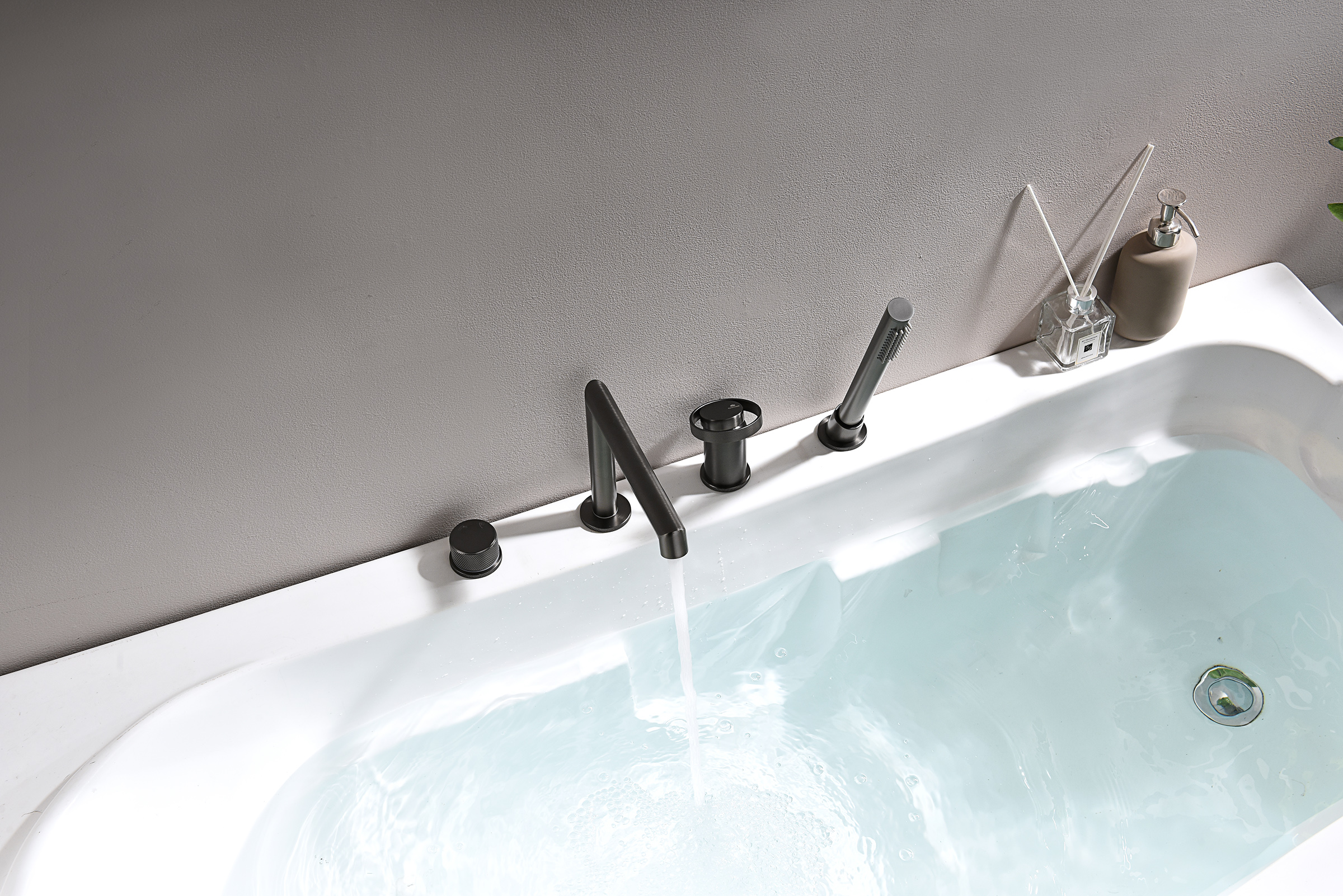 19133-Q Смеситель на борт ванны (4-отв,ГРАФИТ)  GANZER (6/1шт)