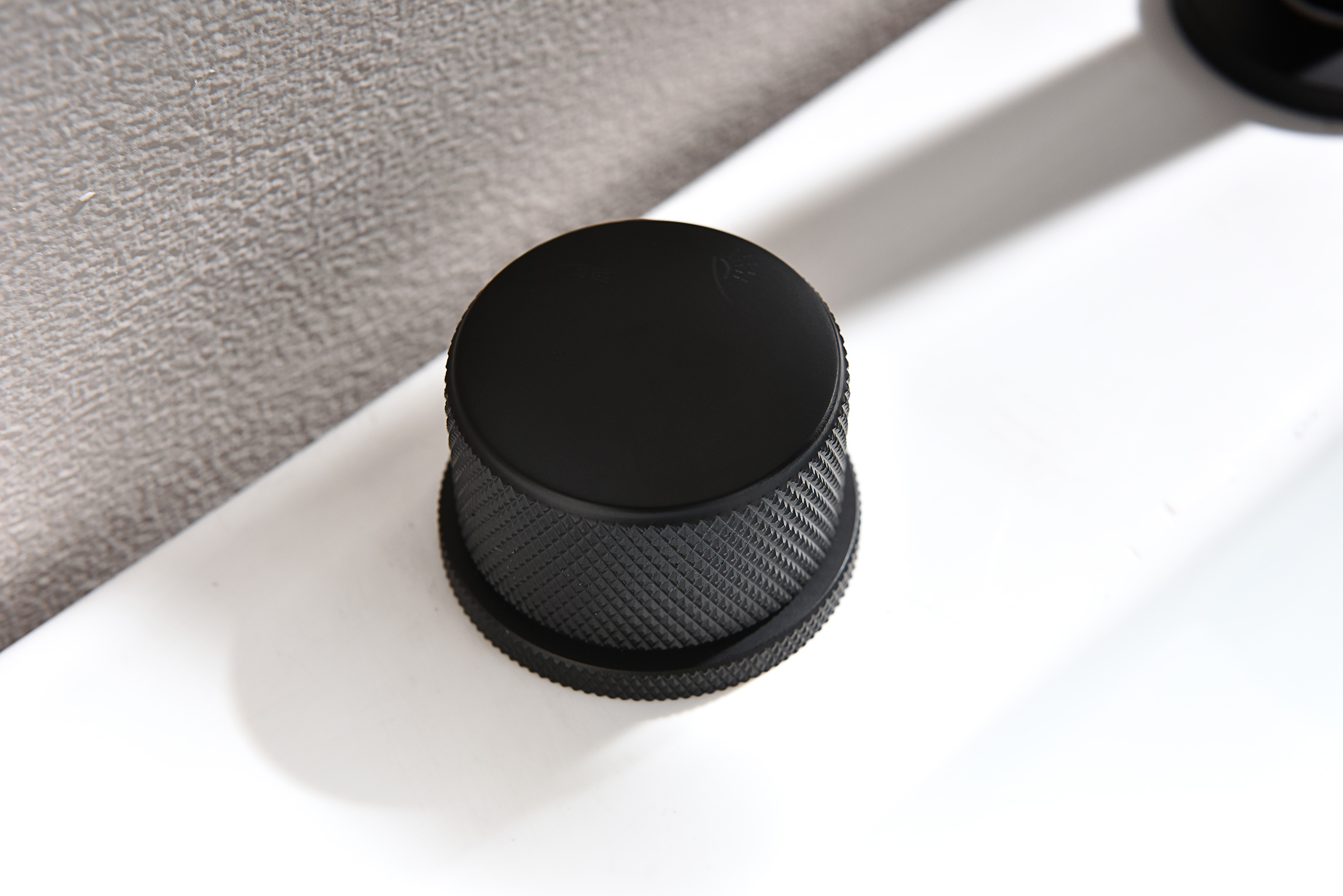 19133-C Смеситель на борт ванны (4-отв,ЧЕРНЫЙ)  GANZER (6/1шт)