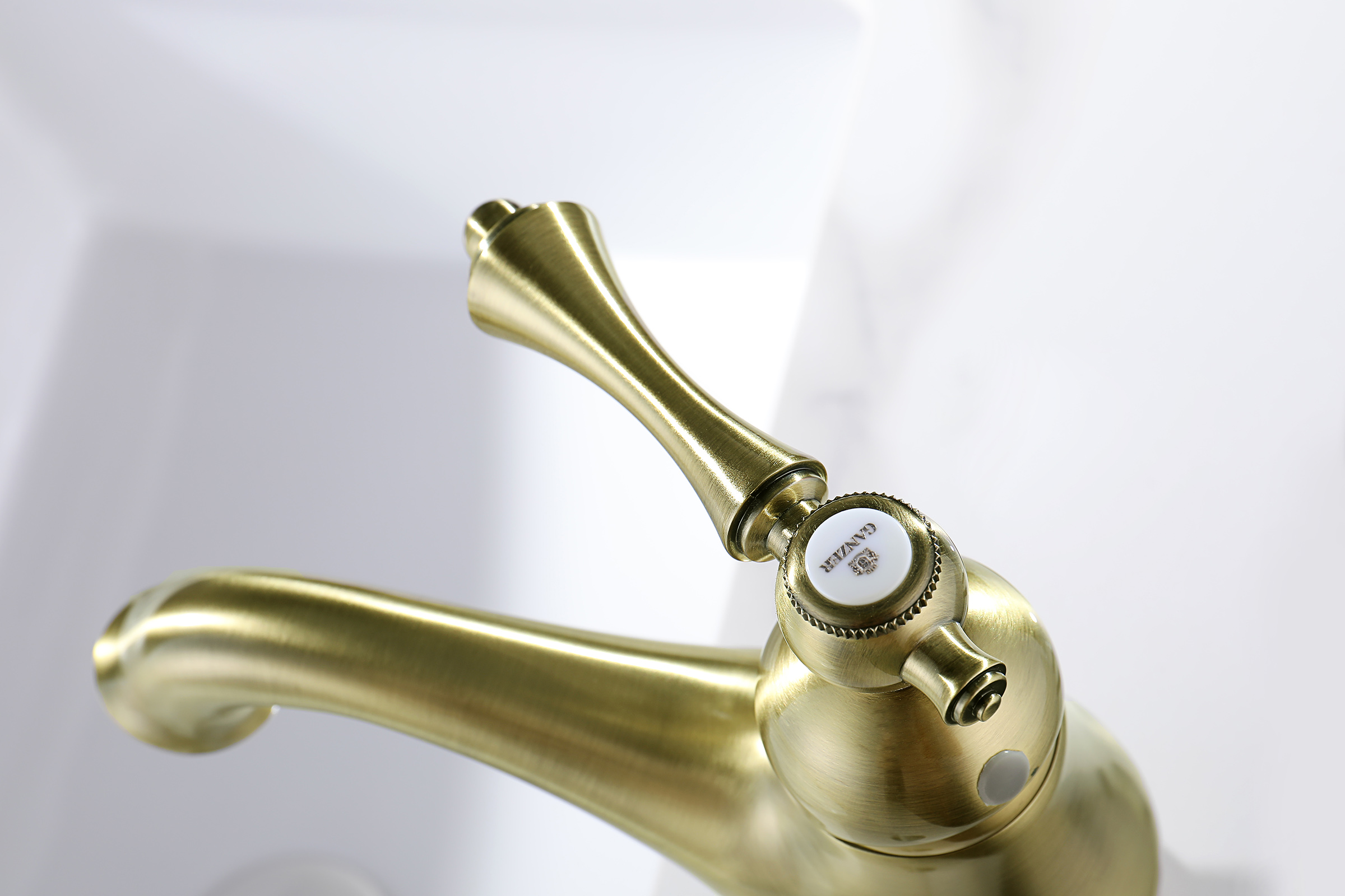 77111-D Смеситель для умыв. (БРОНЗА)  GANZER  (10/1шт)