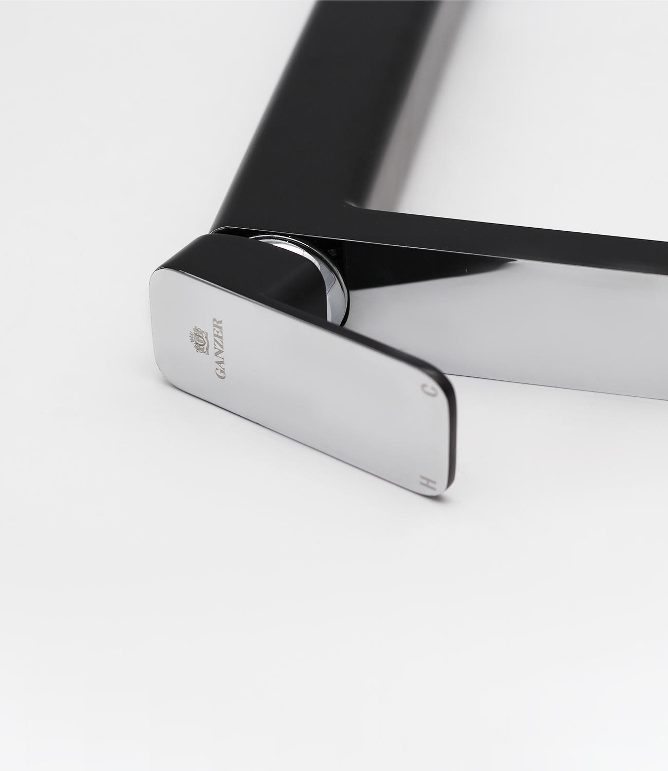 12016-C Смеситель для умыв. (ВЫСОКИ ЧЕРНЫЙ) GANZER  (10/1шт)  Л/К