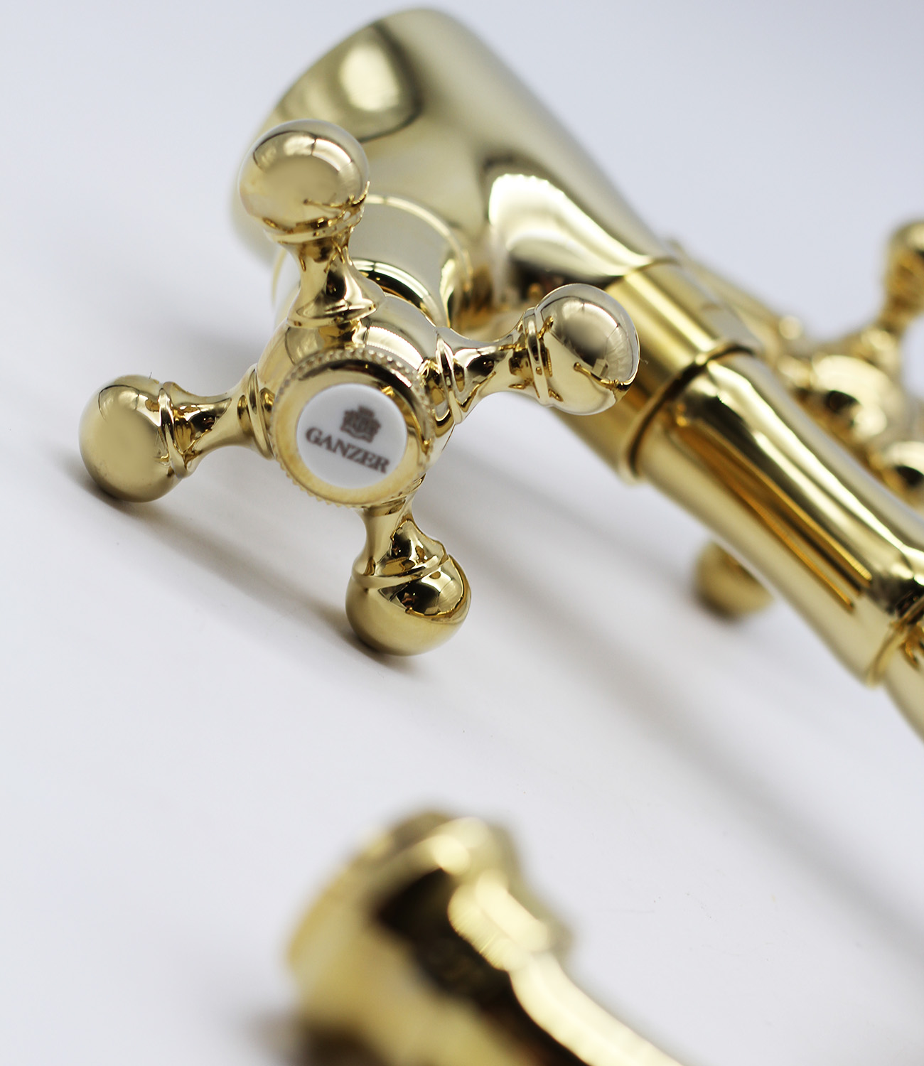 09112-E Смеситель двухвент. для умыв. (ЗОЛОТО)  GANZER (10/1шт)