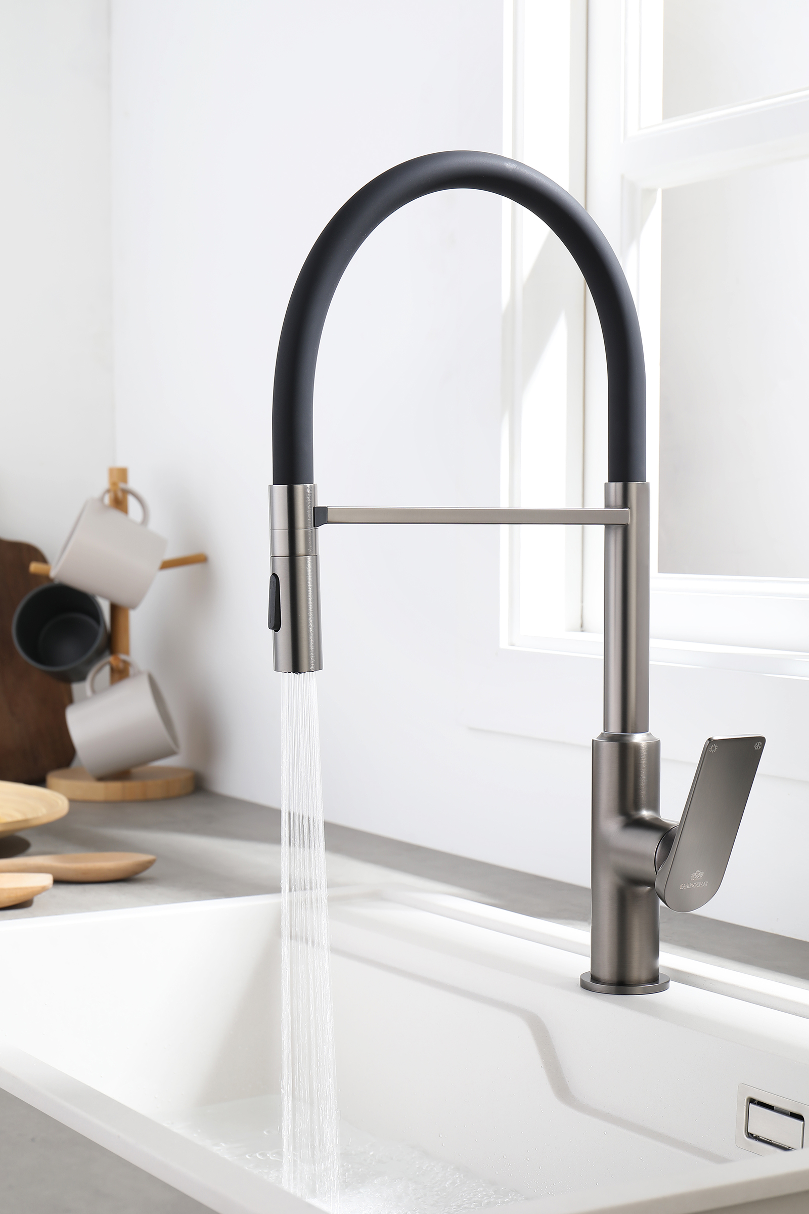 07126-Q Смеситель для кухни с гиб. МАГНИТ. изливом (ГРАФИТ+ЧЕР.) GANZER (10/1шт)